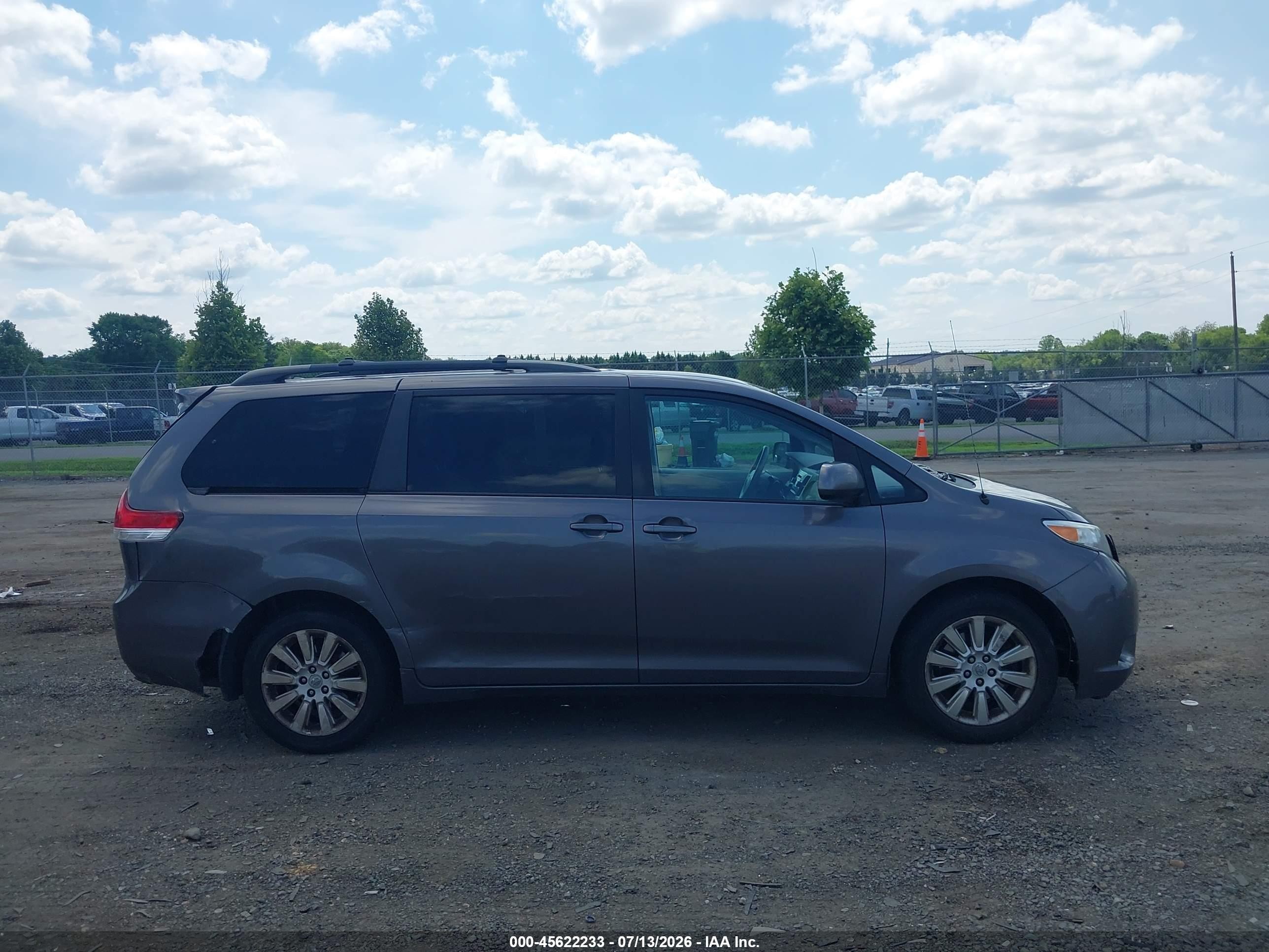 2012 Toyota Sienna Le 7 Passenger Gray vin: 5TDJK3DC1CS034633