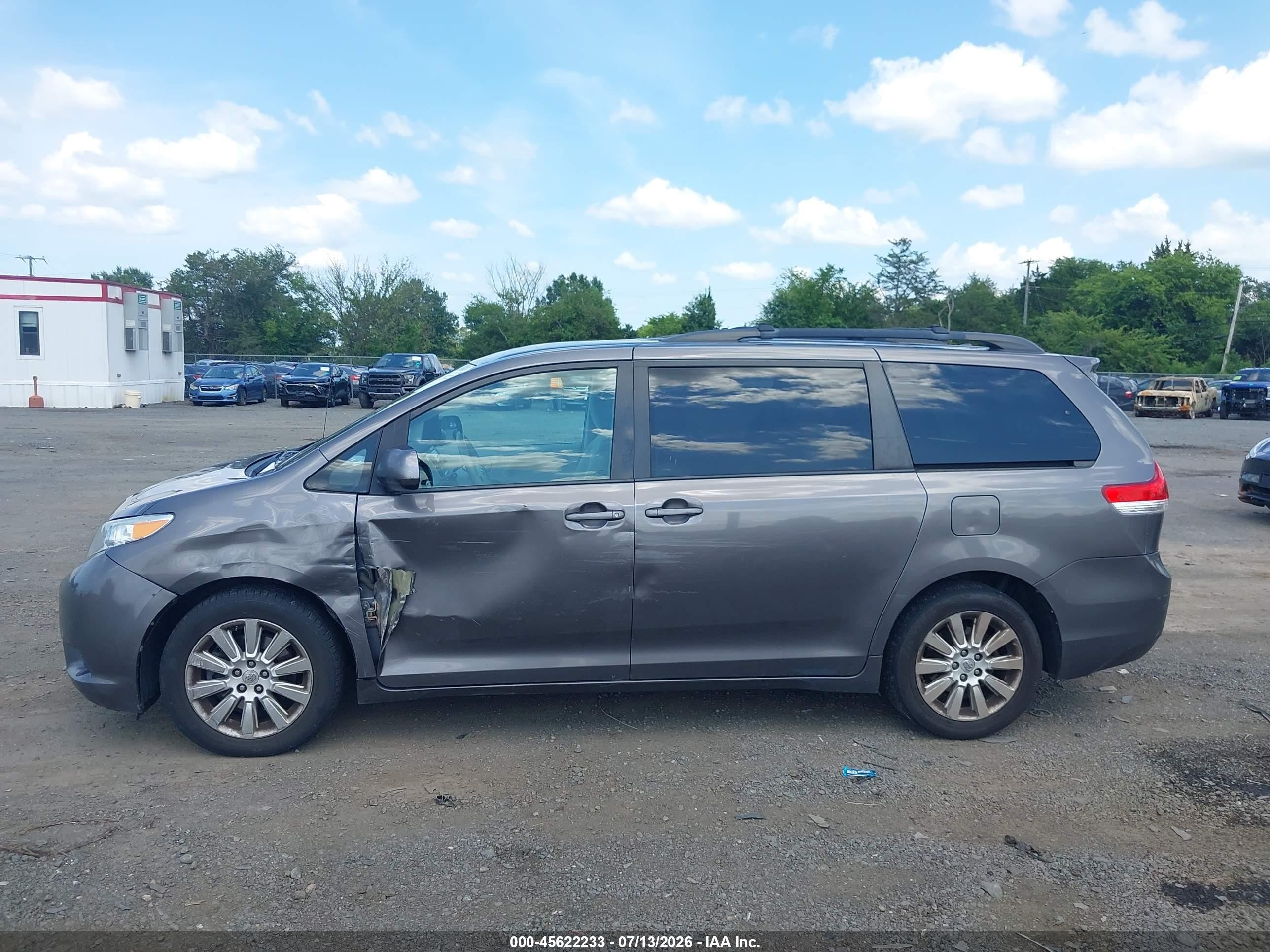 2012 Toyota Sienna Le 7 Passenger Gray vin: 5TDJK3DC1CS034633