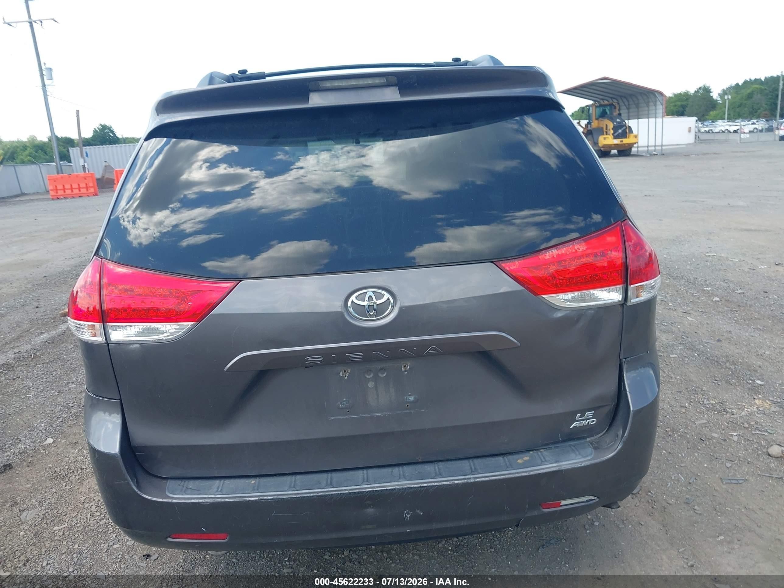 2012 Toyota Sienna Le 7 Passenger Gray vin: 5TDJK3DC1CS034633