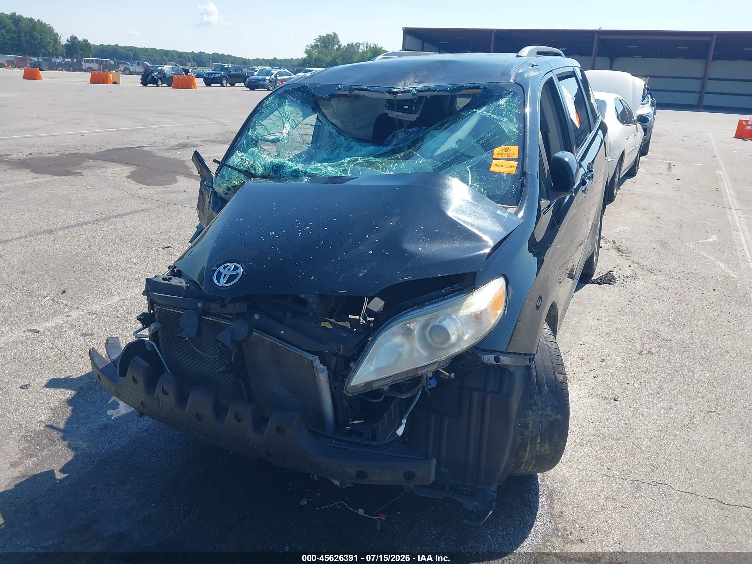 2012 Toyota Sienna Le 7 Passenger Black vin: 5TDJK3DC1CS036107