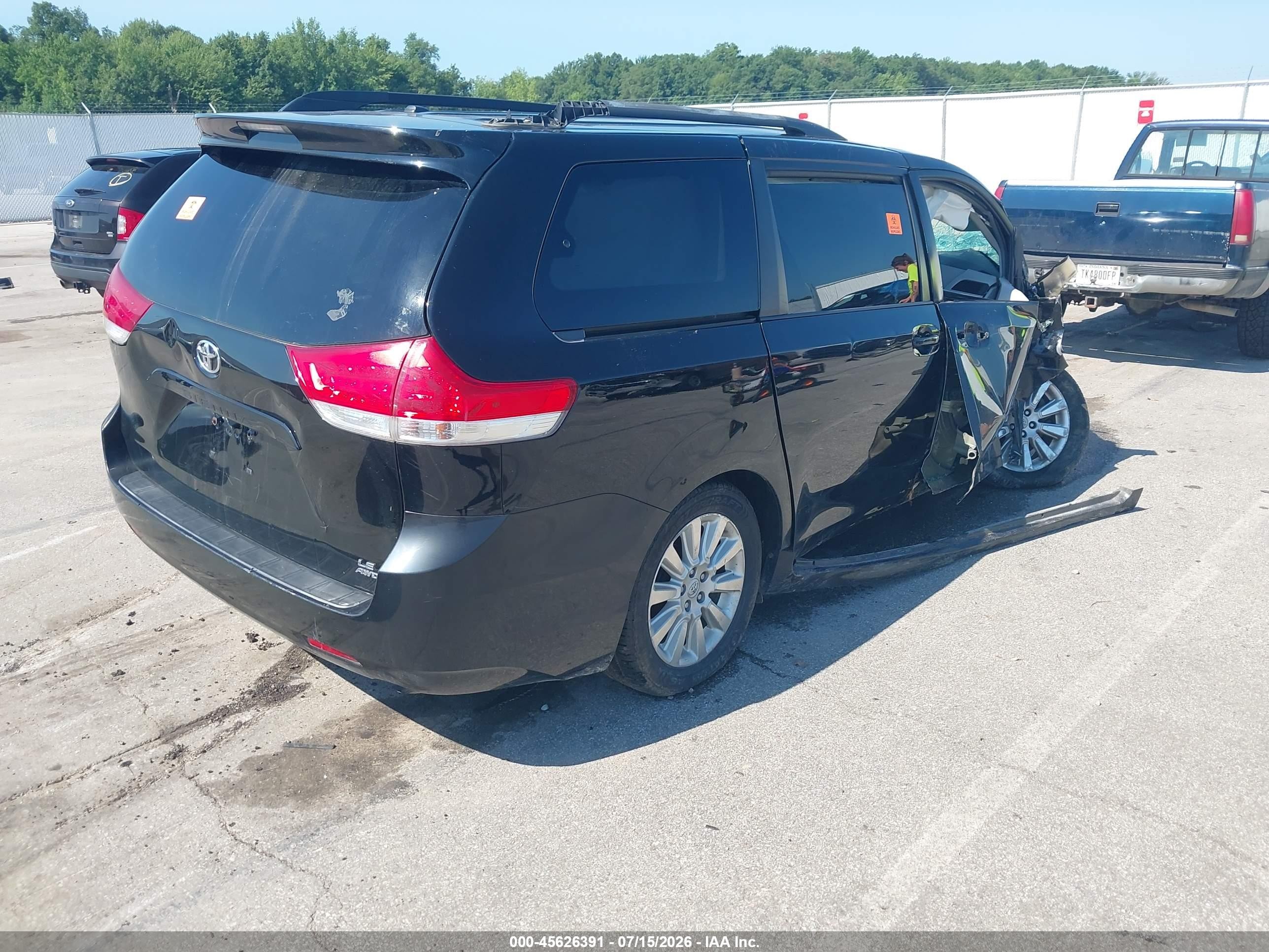 2012 Toyota Sienna Le 7 Passenger Black vin: 5TDJK3DC1CS036107