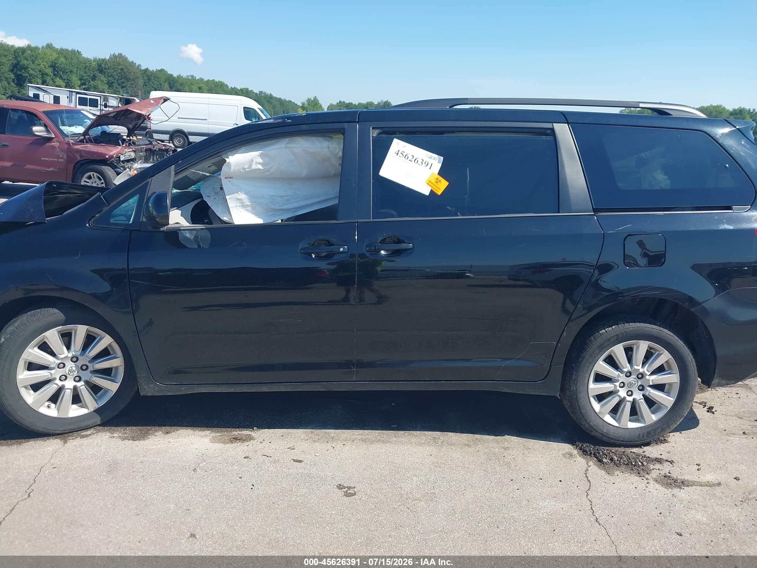 2012 Toyota Sienna Le 7 Passenger Black vin: 5TDJK3DC1CS036107
