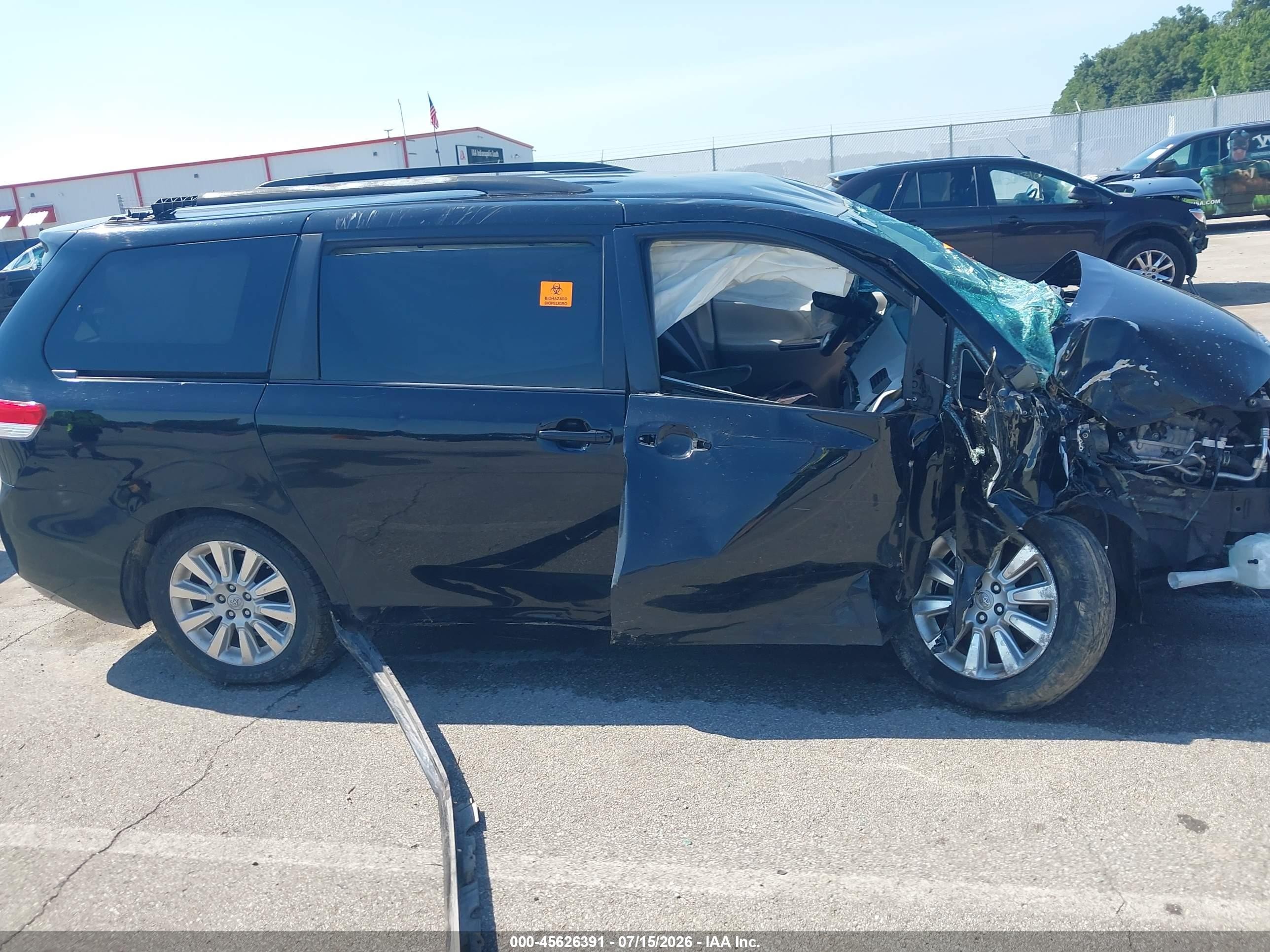2012 Toyota Sienna Le 7 Passenger Black vin: 5TDJK3DC1CS036107