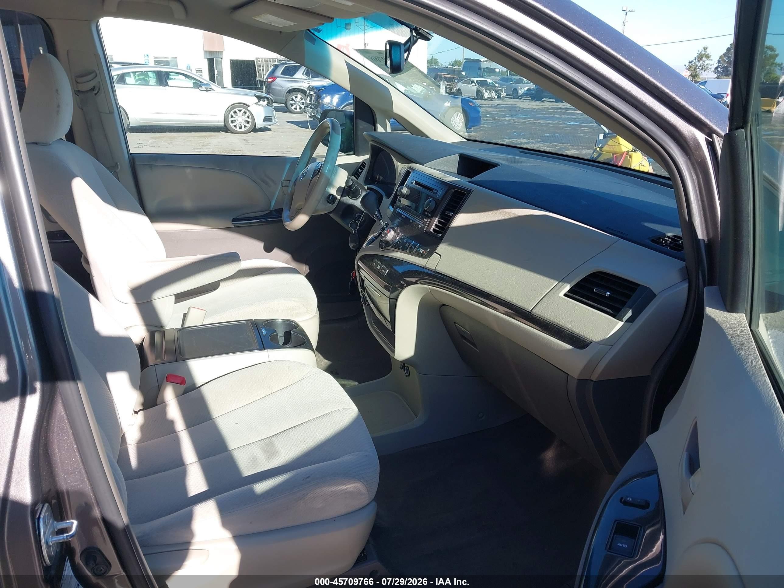 2014 Toyota Sienna Le 7 Passenger Gray vin: 5TDJK3DC1ES080000