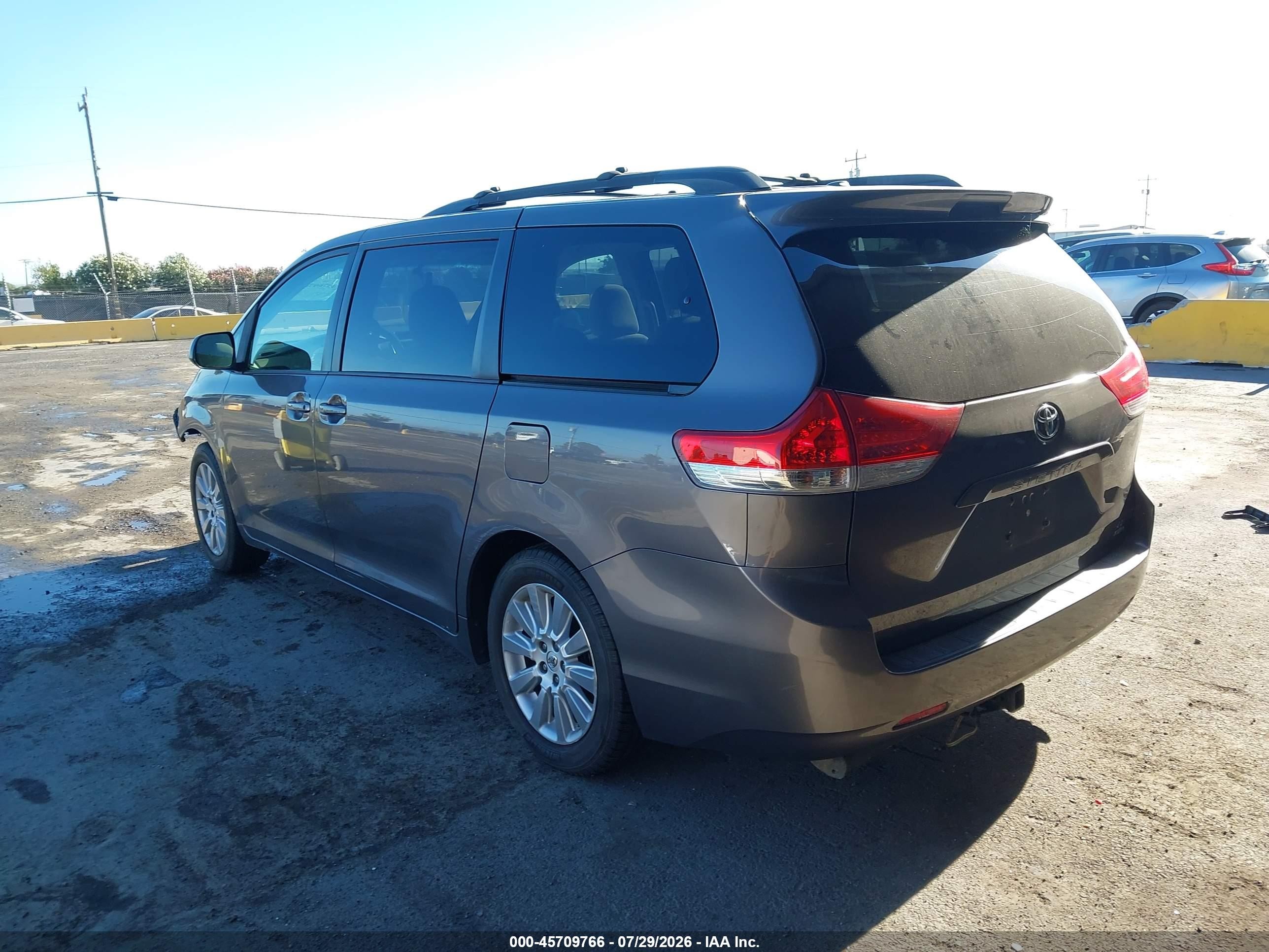 2014 Toyota Sienna Le 7 Passenger Gray vin: 5TDJK3DC1ES080000