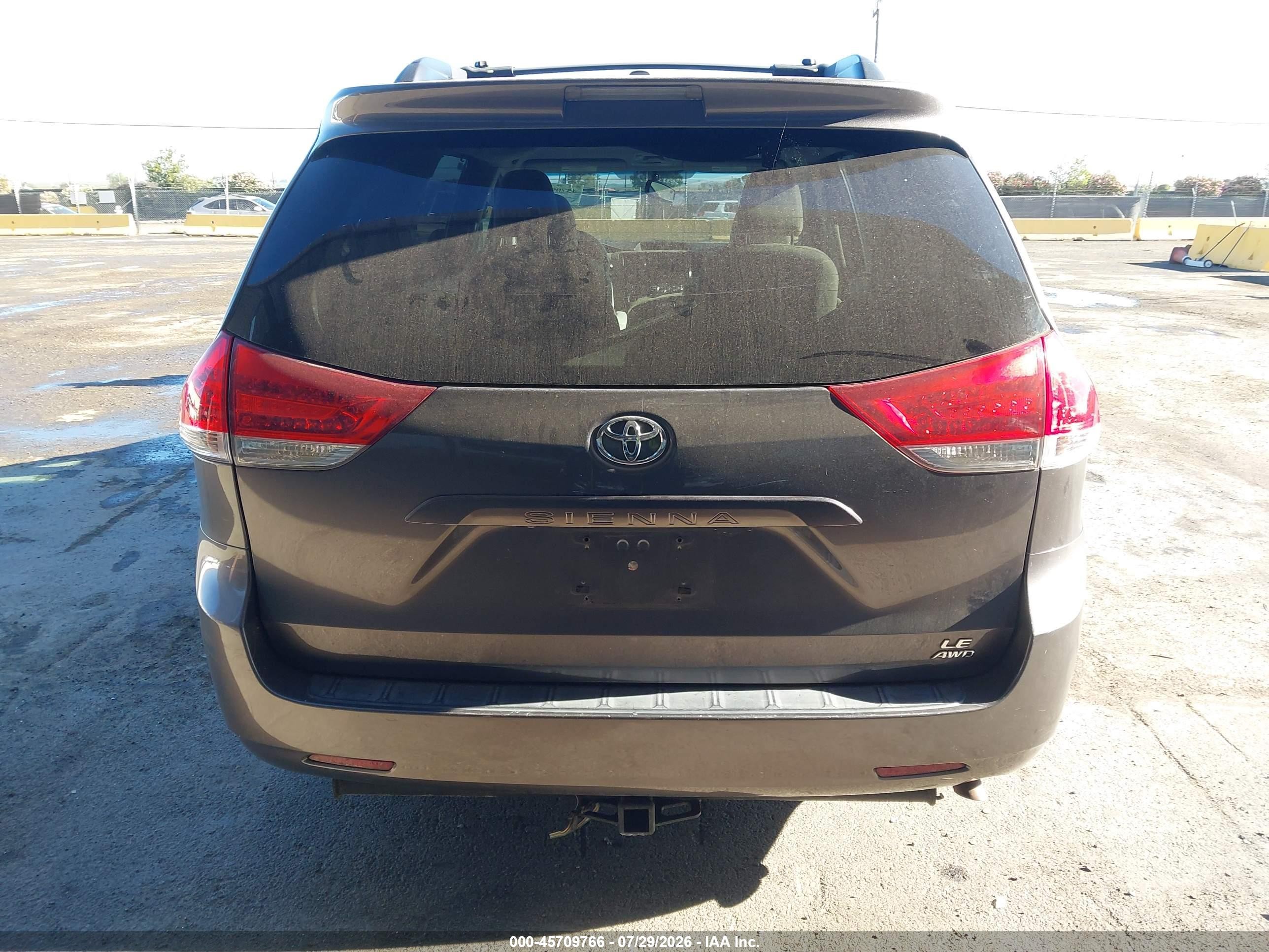 2014 Toyota Sienna Le 7 Passenger Gray vin: 5TDJK3DC1ES080000