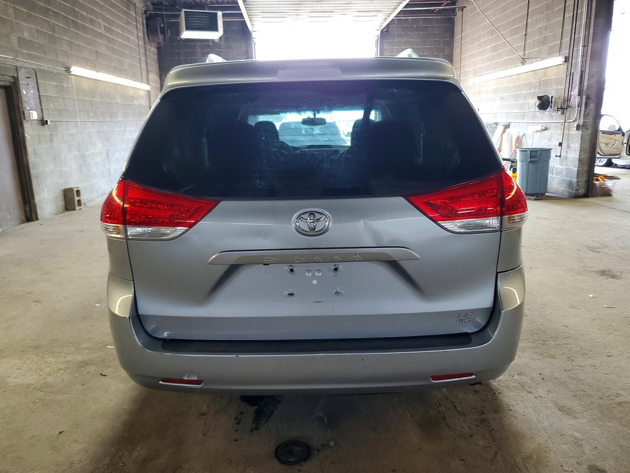 2014 Toyota Sienna Le Silver vin: 5TDJK3DC1ES090560
