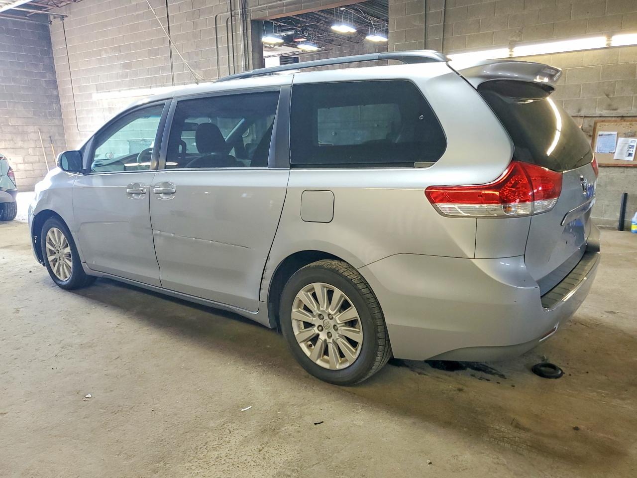 2014 Toyota Sienna Le Silver vin: 5TDJK3DC1ES090560