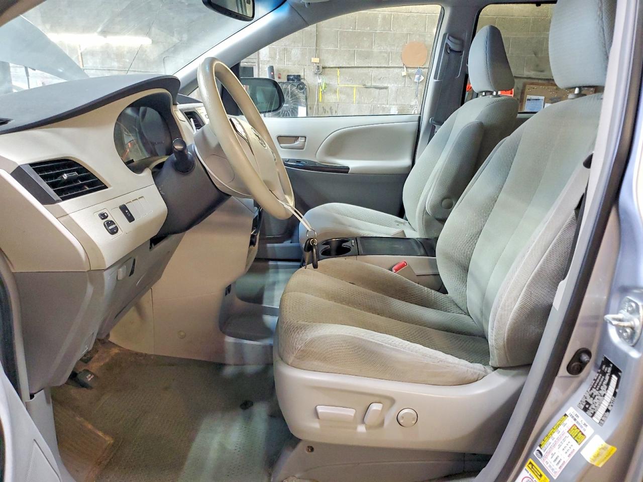 2014 Toyota Sienna Le Silver vin: 5TDJK3DC1ES090560