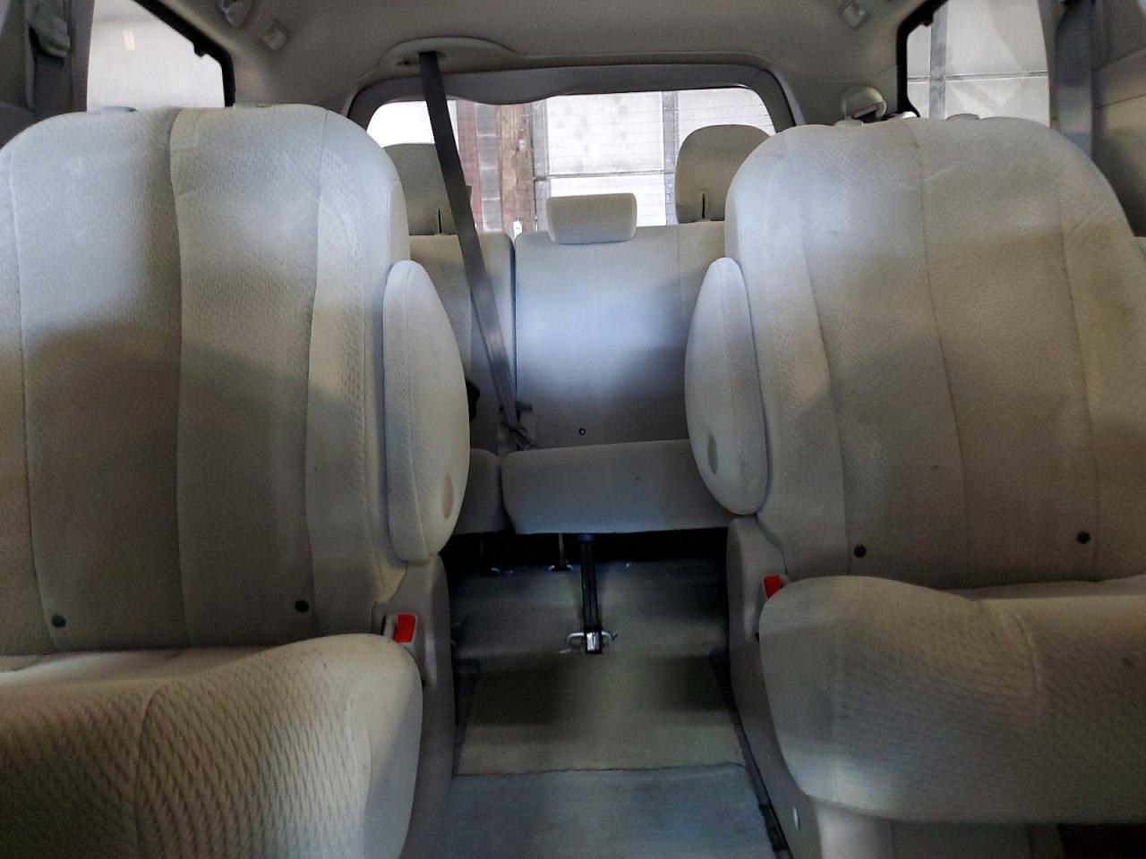 2014 Toyota Sienna Le Silver vin: 5TDJK3DC1ES090560