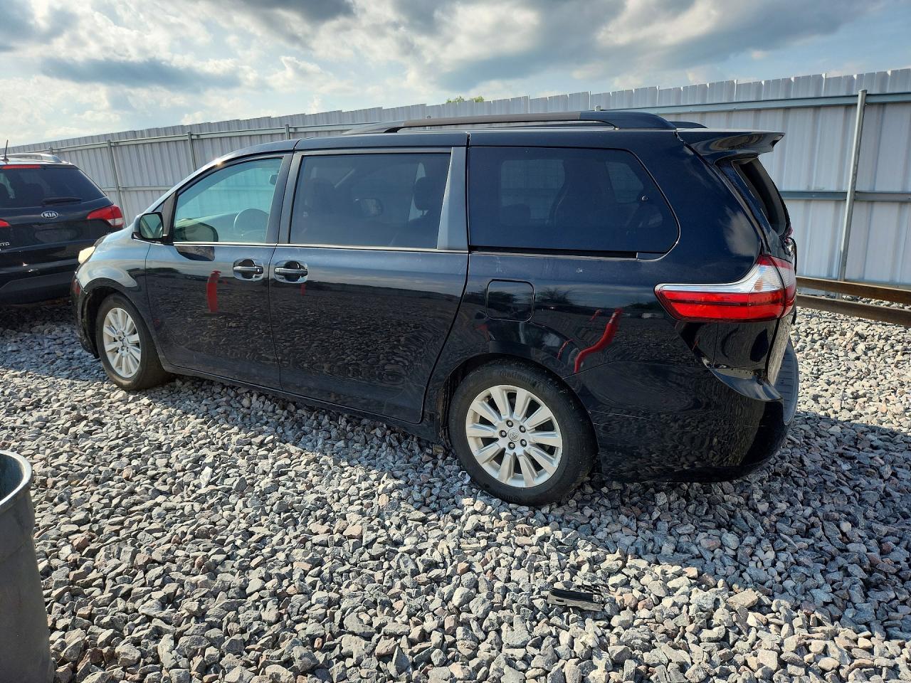 2015 Toyota Sienna Le Черный vin: 5TDJK3DC1FS097073