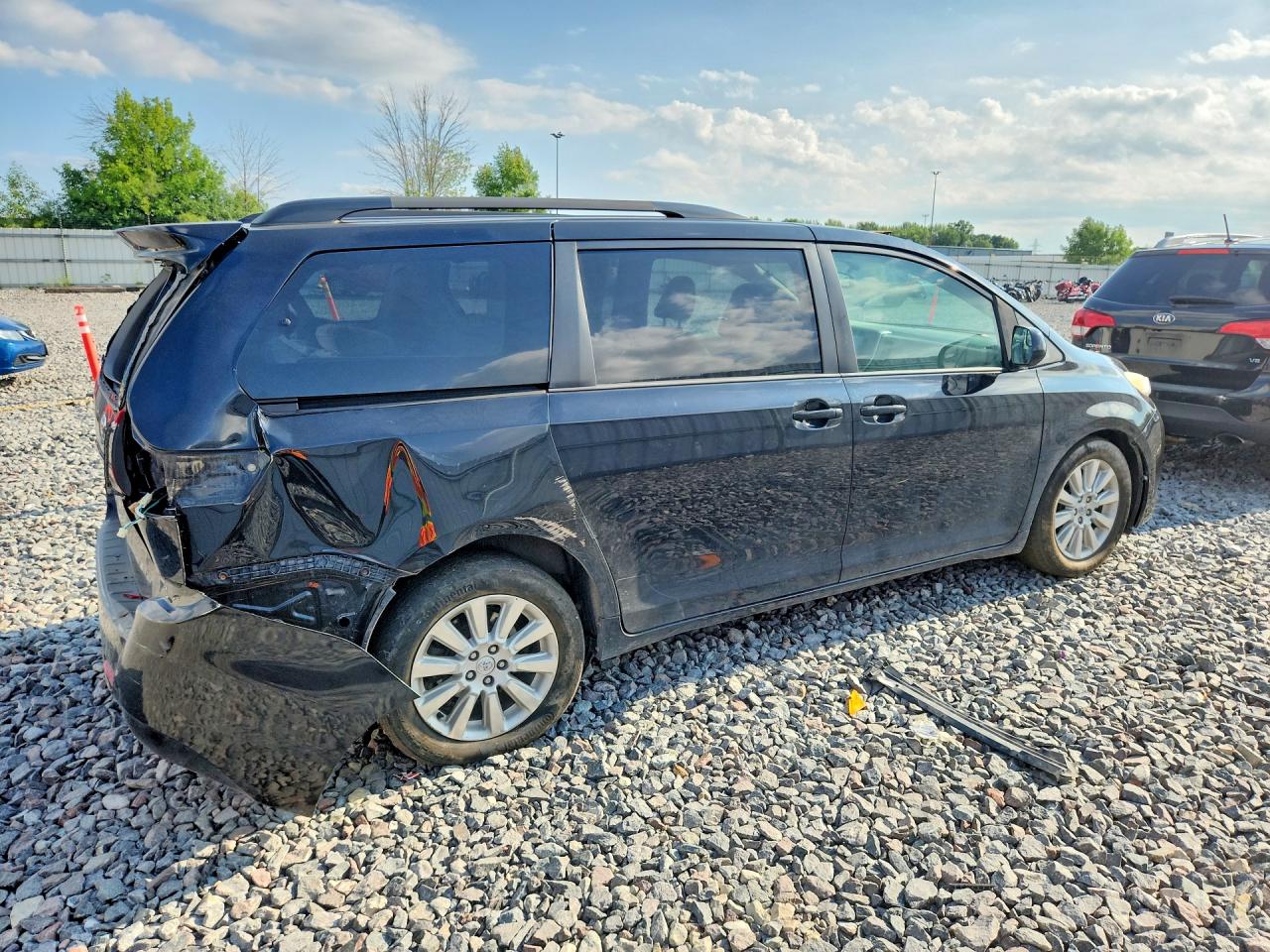 2015 Toyota Sienna Le Черный vin: 5TDJK3DC1FS097073