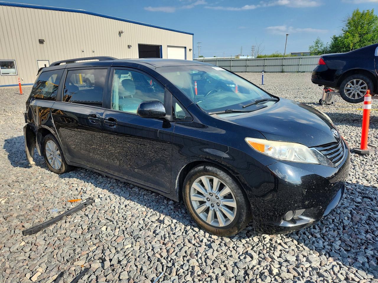 2015 Toyota Sienna Le Черный vin: 5TDJK3DC1FS097073
