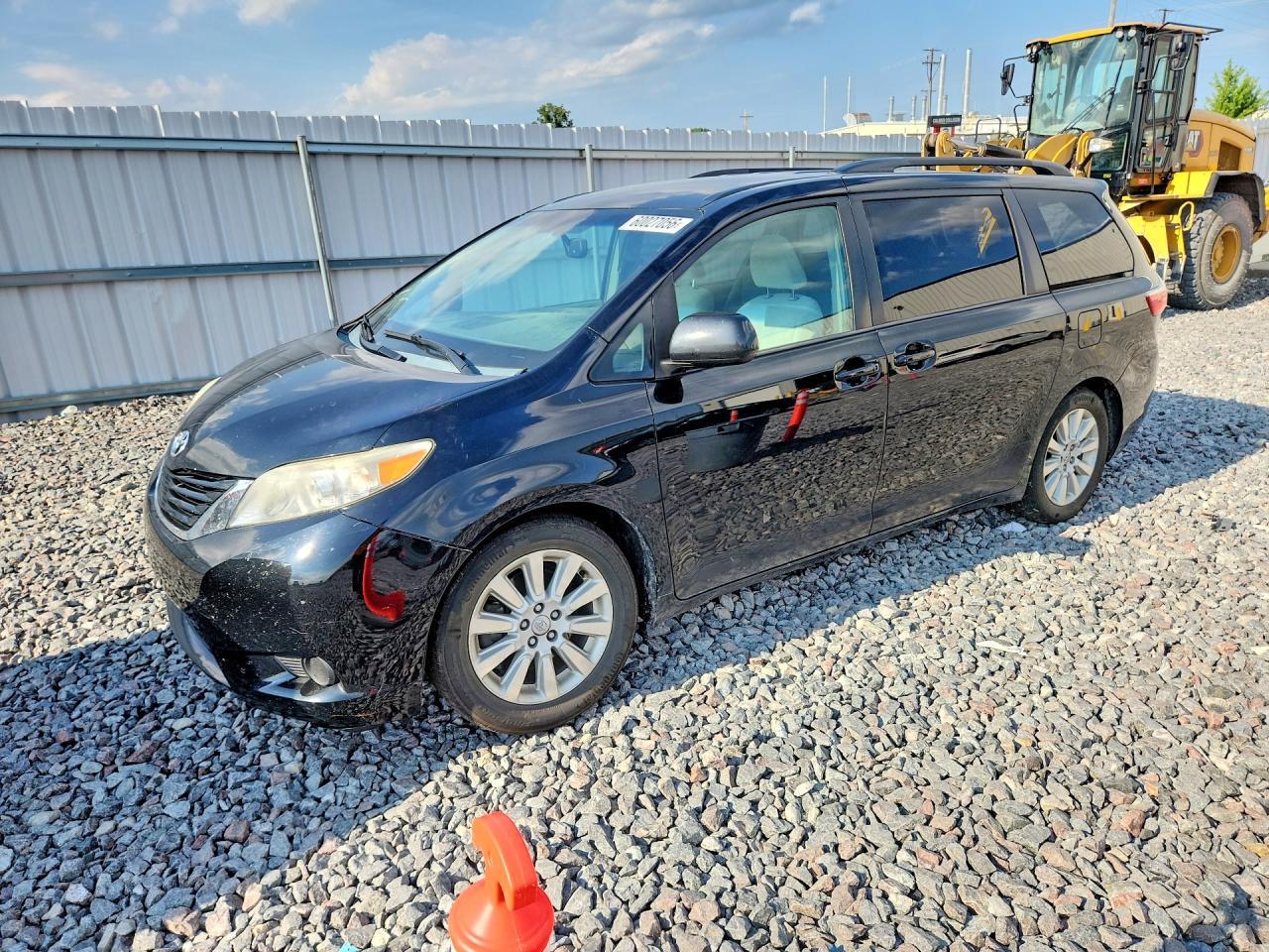 2015 Toyota Sienna Le Черный vin: 5TDJK3DC1FS097073