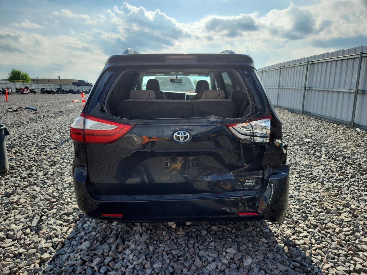 2015 Toyota Sienna Le Черный vin: 5TDJK3DC1FS097073
