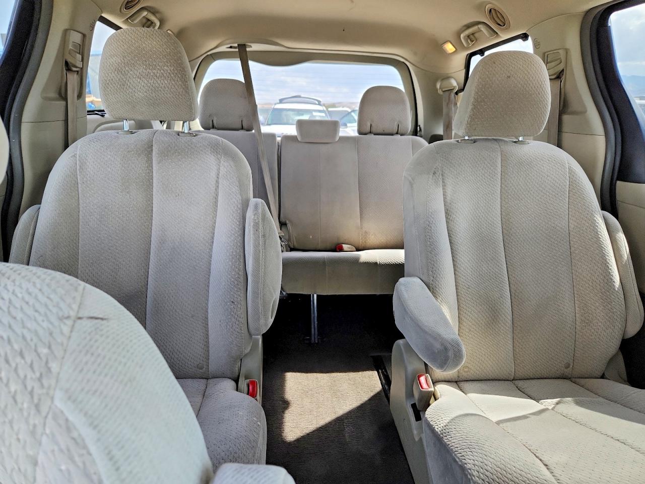 2011 Toyota Sienna Le Черный vin: 5TDJK3DC2BS001123
