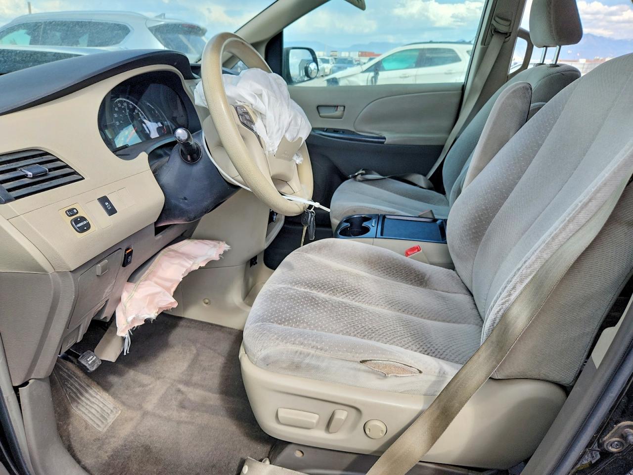 2011 Toyota Sienna Le Черный vin: 5TDJK3DC2BS001123