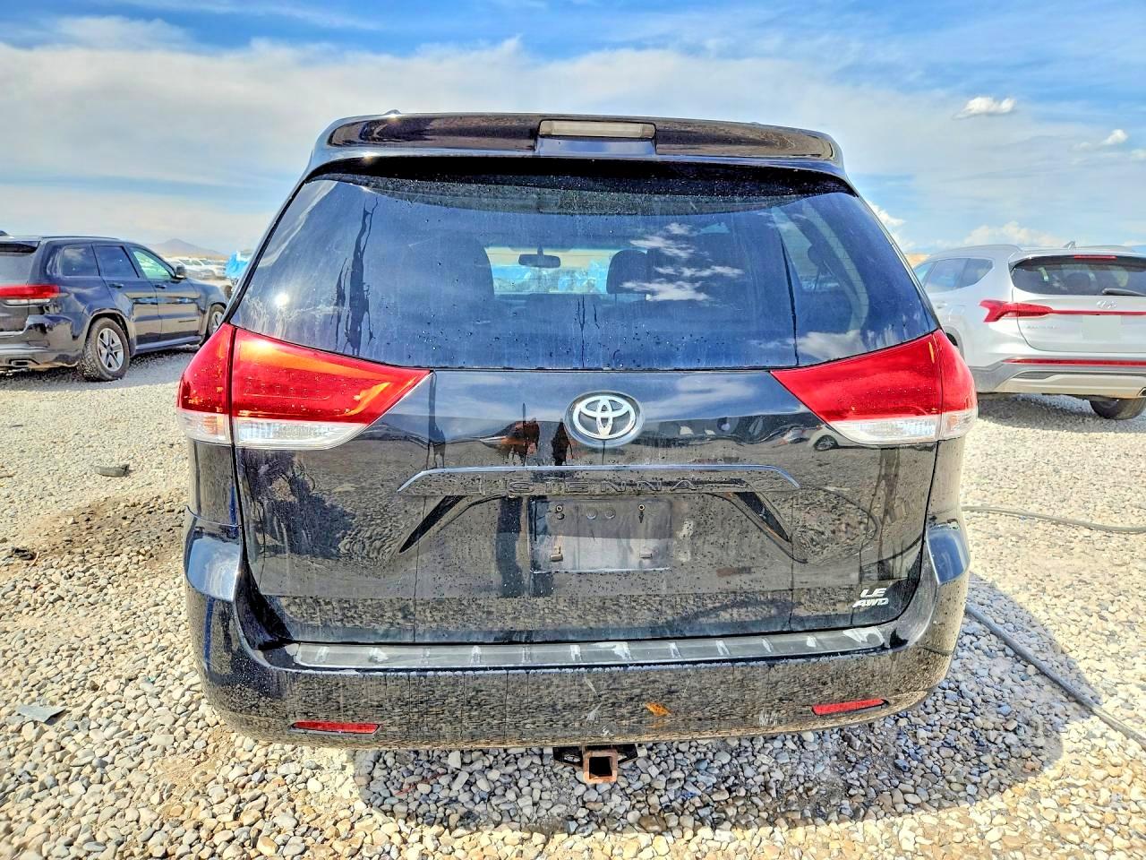 2011 Toyota Sienna Le Черный vin: 5TDJK3DC2BS001123