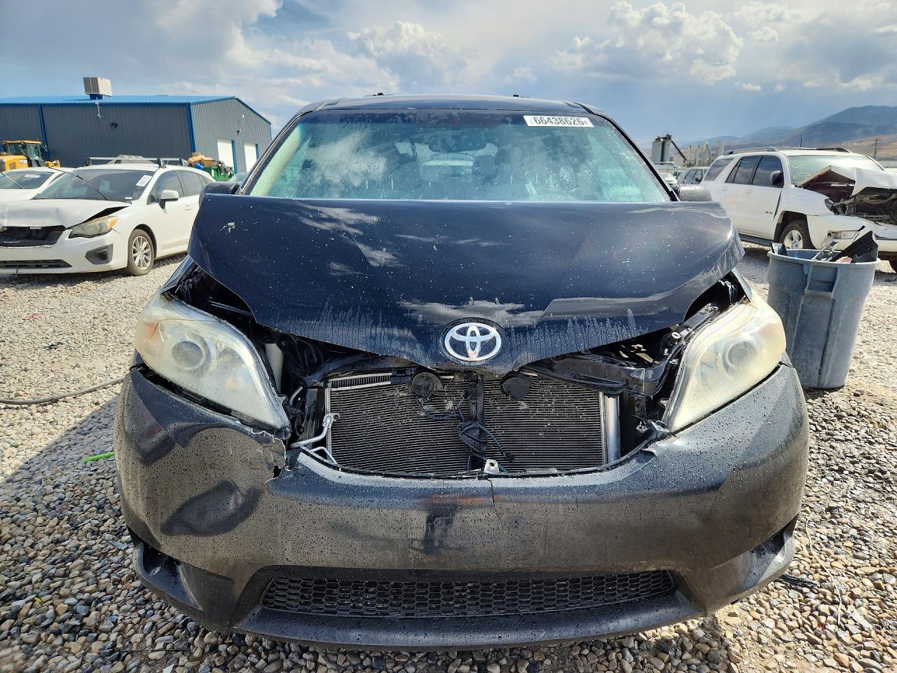 2011 Toyota Sienna Le Черный vin: 5TDJK3DC2BS001123