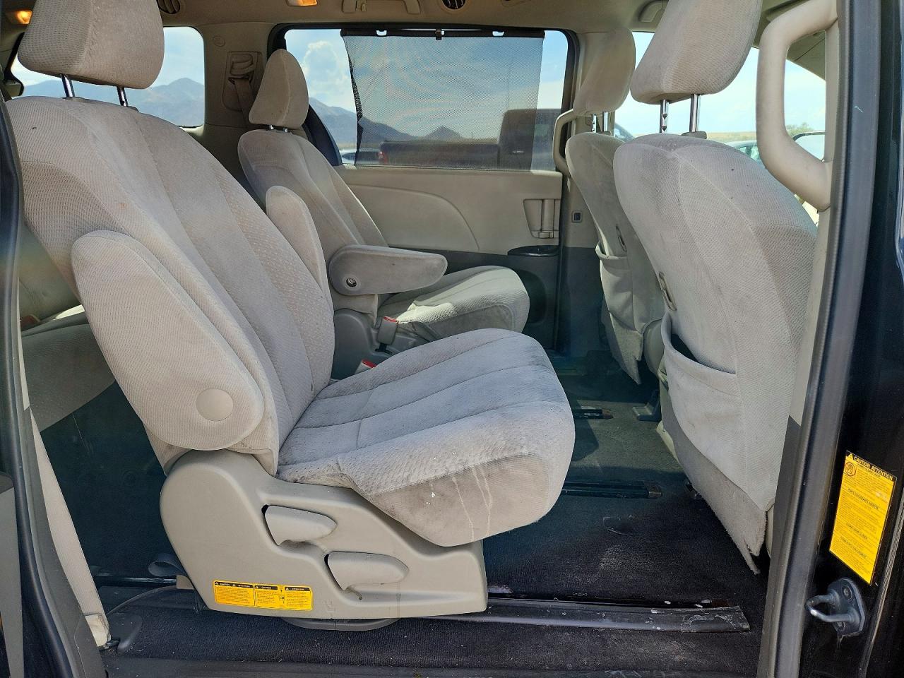 2011 Toyota Sienna Le Черный vin: 5TDJK3DC2BS001123