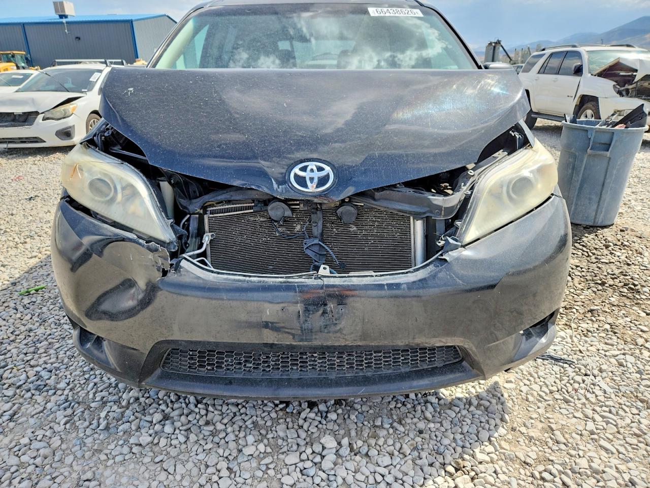 2011 Toyota Sienna Le Черный vin: 5TDJK3DC2BS001123
