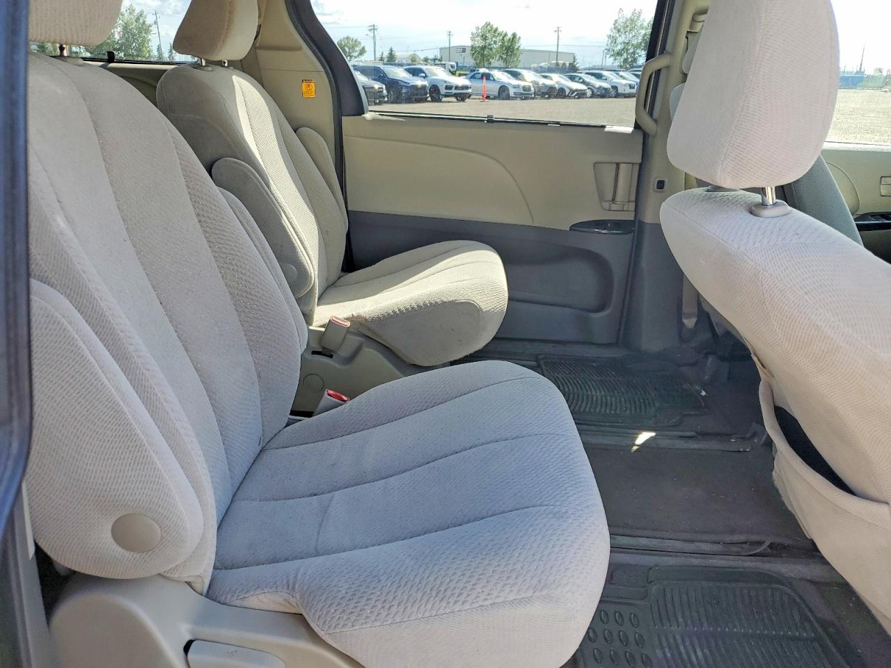 2011 Toyota Sienna Le Gold vin: 5TDJK3DC2BS009593