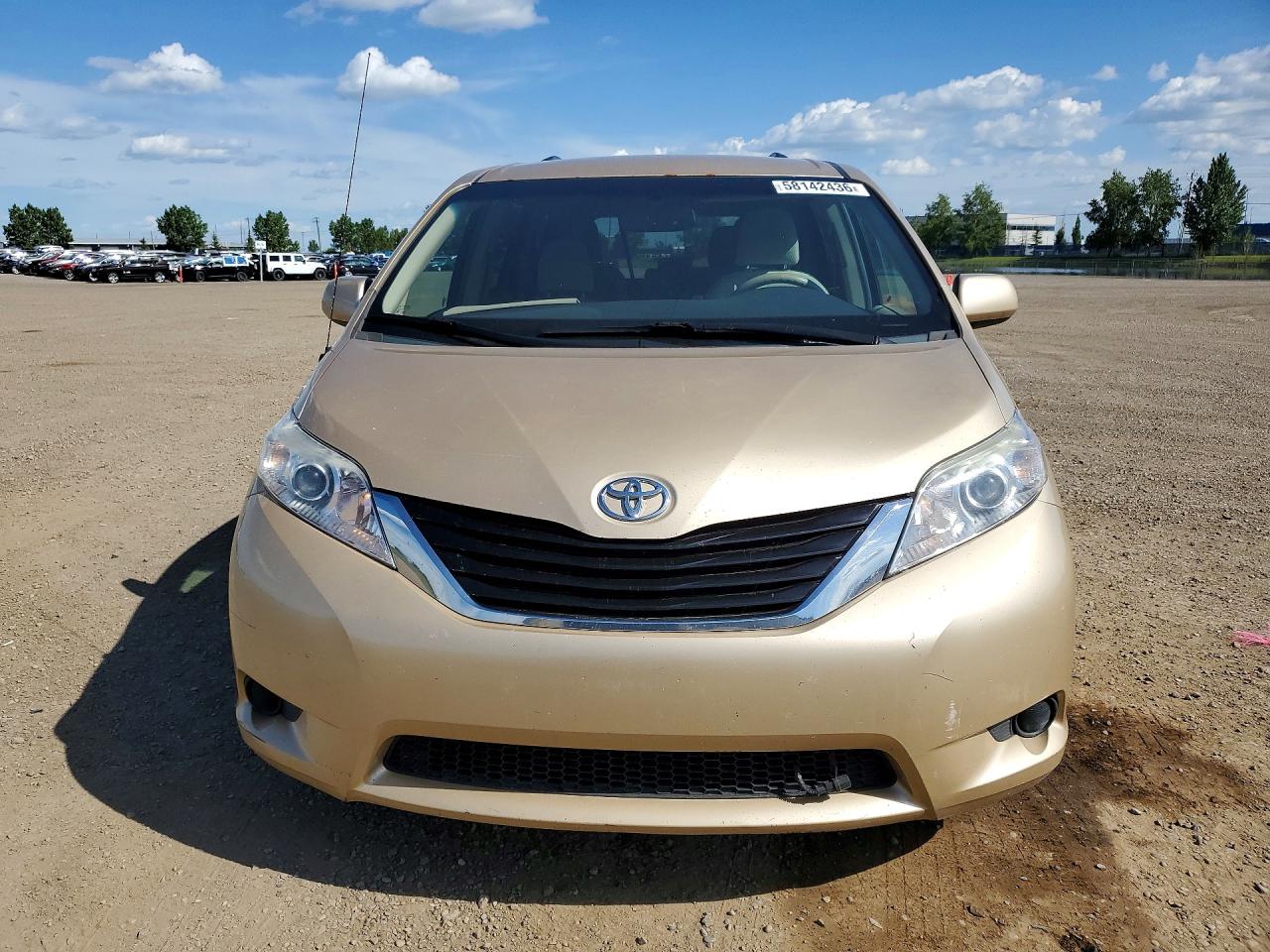 2011 Toyota Sienna Le Gold vin: 5TDJK3DC2BS009593