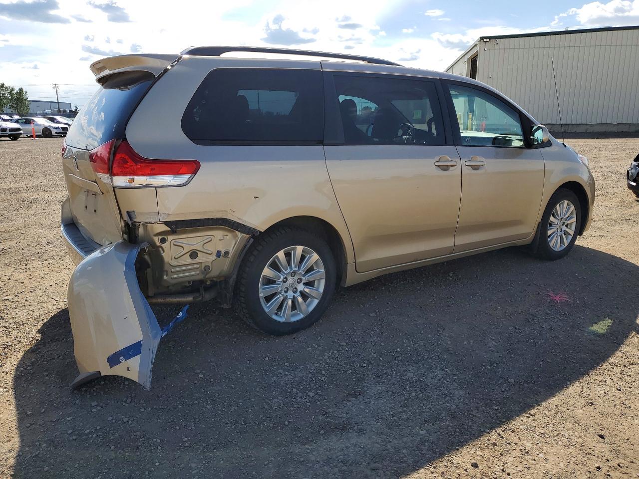 2011 Toyota Sienna Le Gold vin: 5TDJK3DC2BS009593