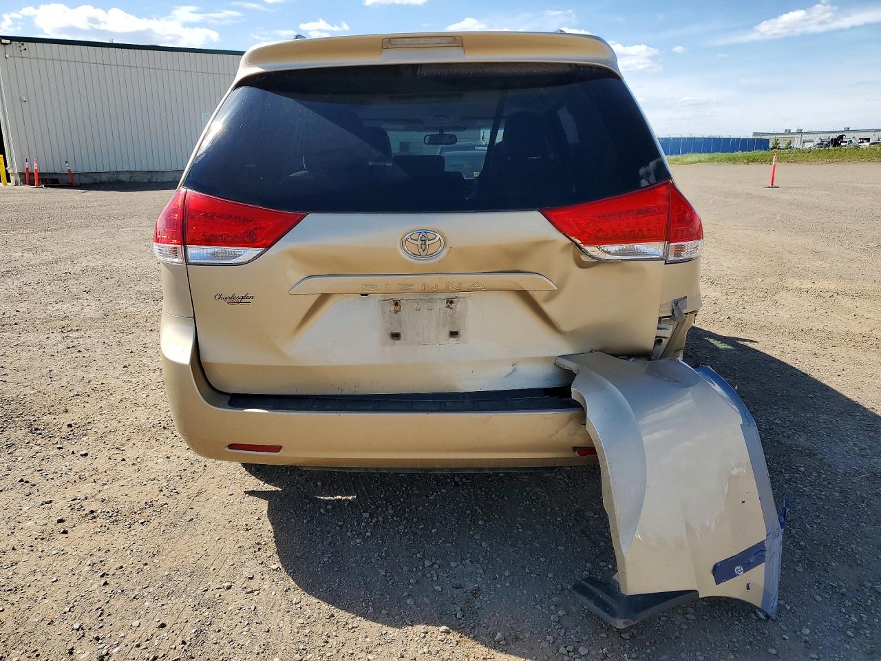 2011 Toyota Sienna Le Gold vin: 5TDJK3DC2BS009593