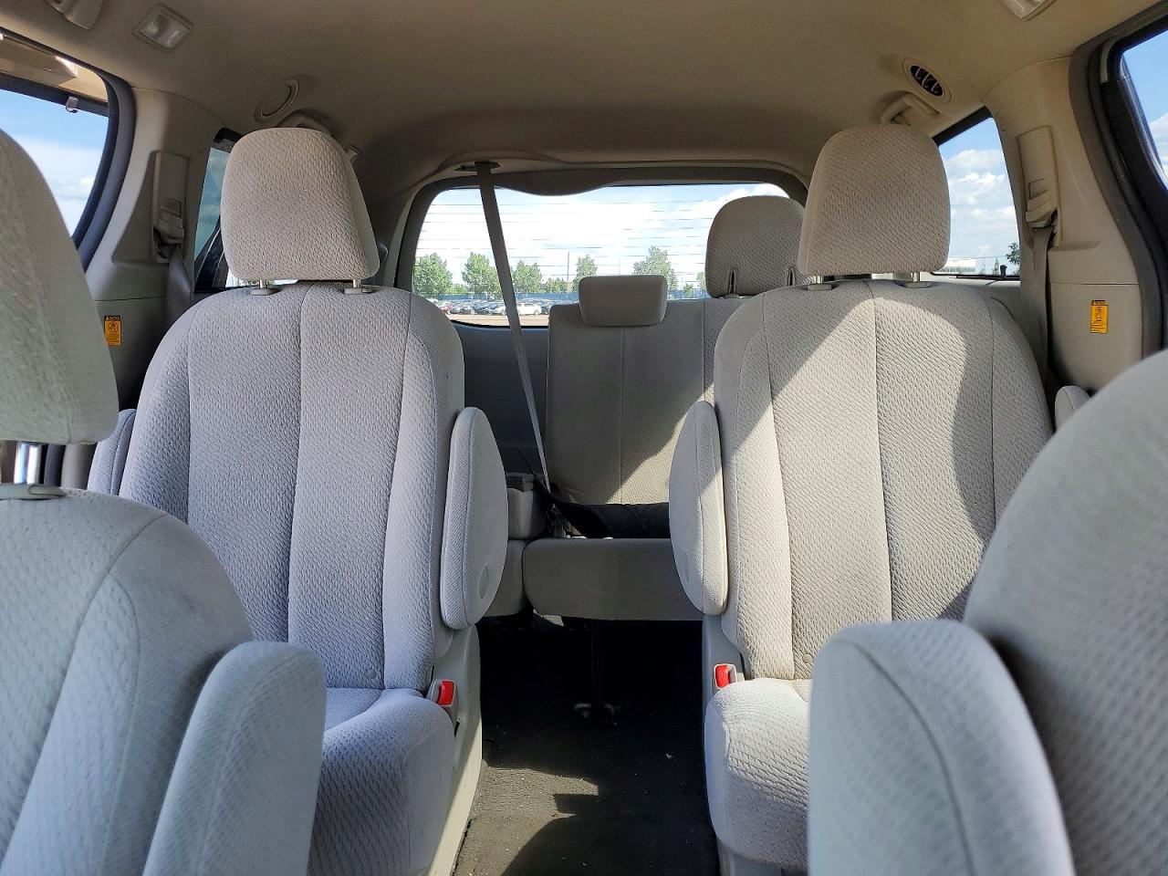 2011 Toyota Sienna Le Gold vin: 5TDJK3DC2BS009593