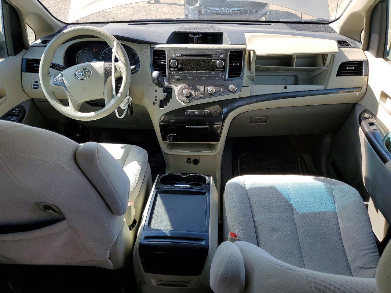 2011 Toyota Sienna Le Gold vin: 5TDJK3DC2BS009593
