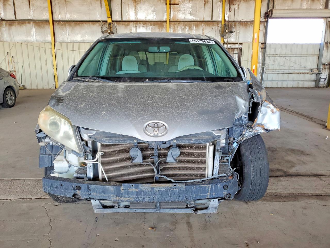 2011 Toyota Sienna Le Серебряный vin: 5TDJK3DC2BS019394