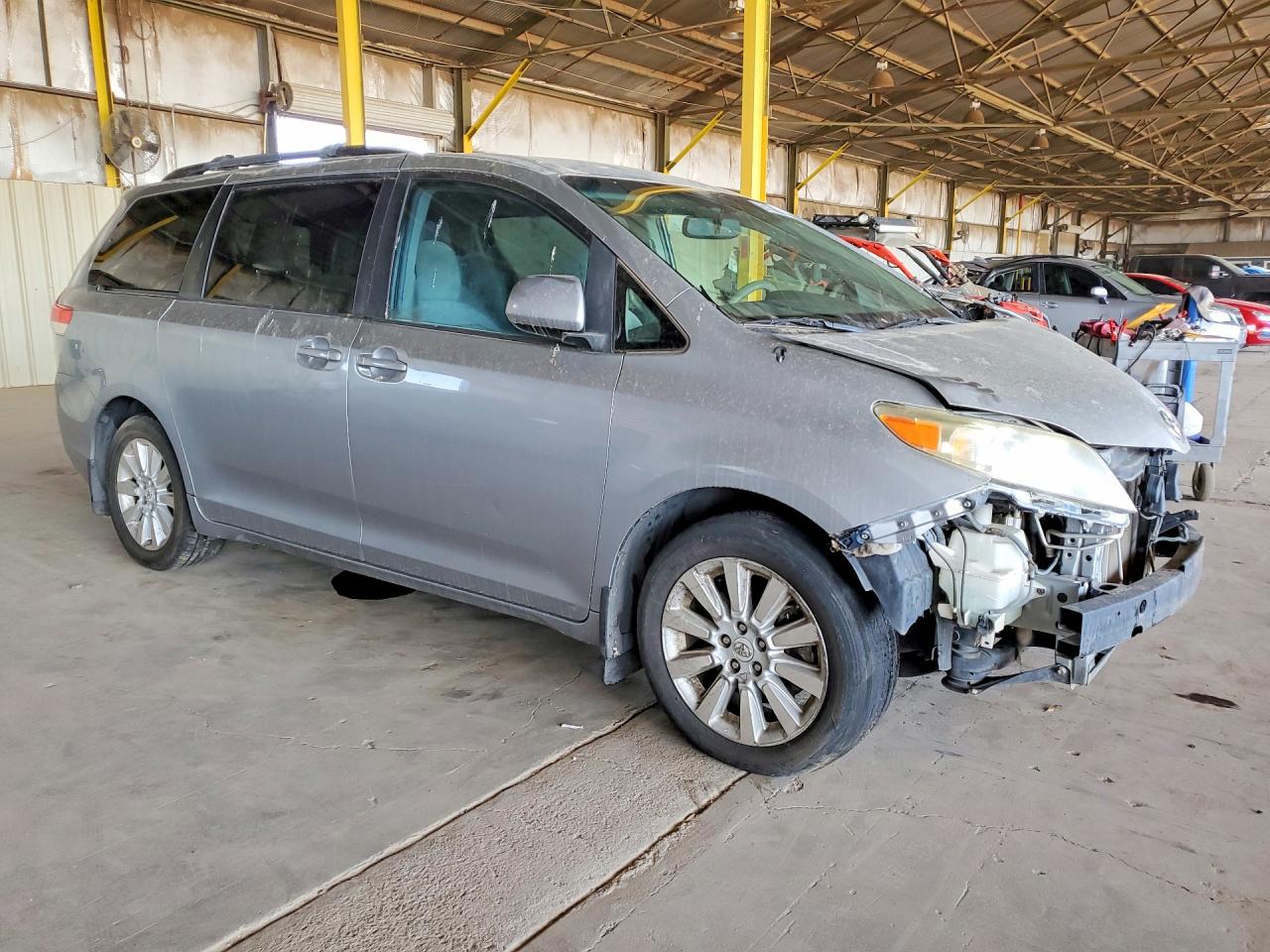 2011 Toyota Sienna Le Серебряный vin: 5TDJK3DC2BS019394
