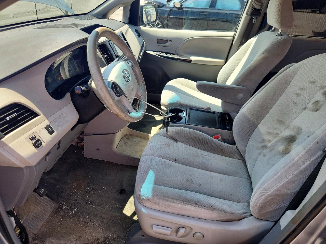 2013 Toyota Sienna Le Silver vin: 5TDJK3DC2DS051748