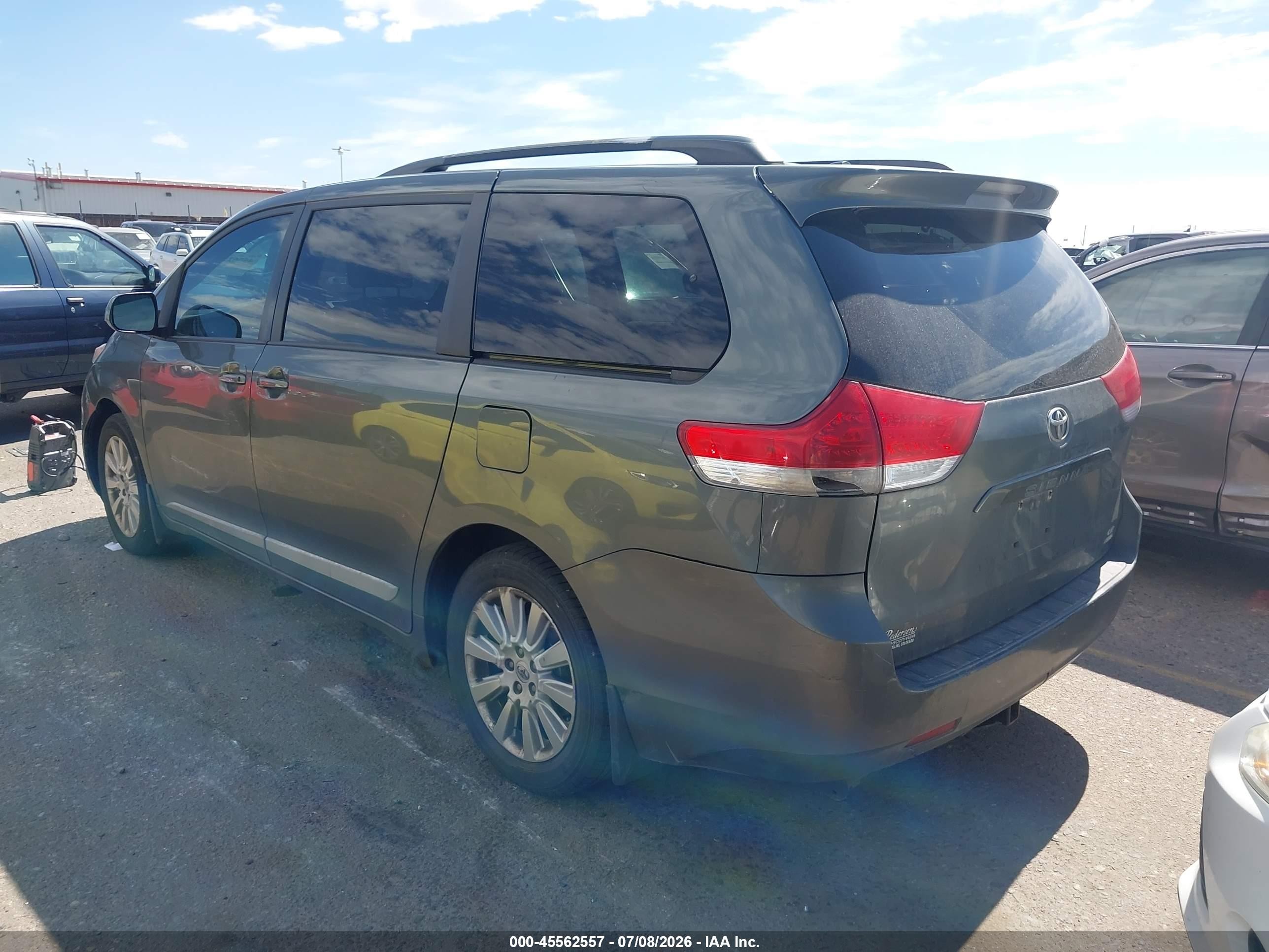 2013 Toyota Sienna Le 7 Passenger Gray vin: 5TDJK3DC2DS060045