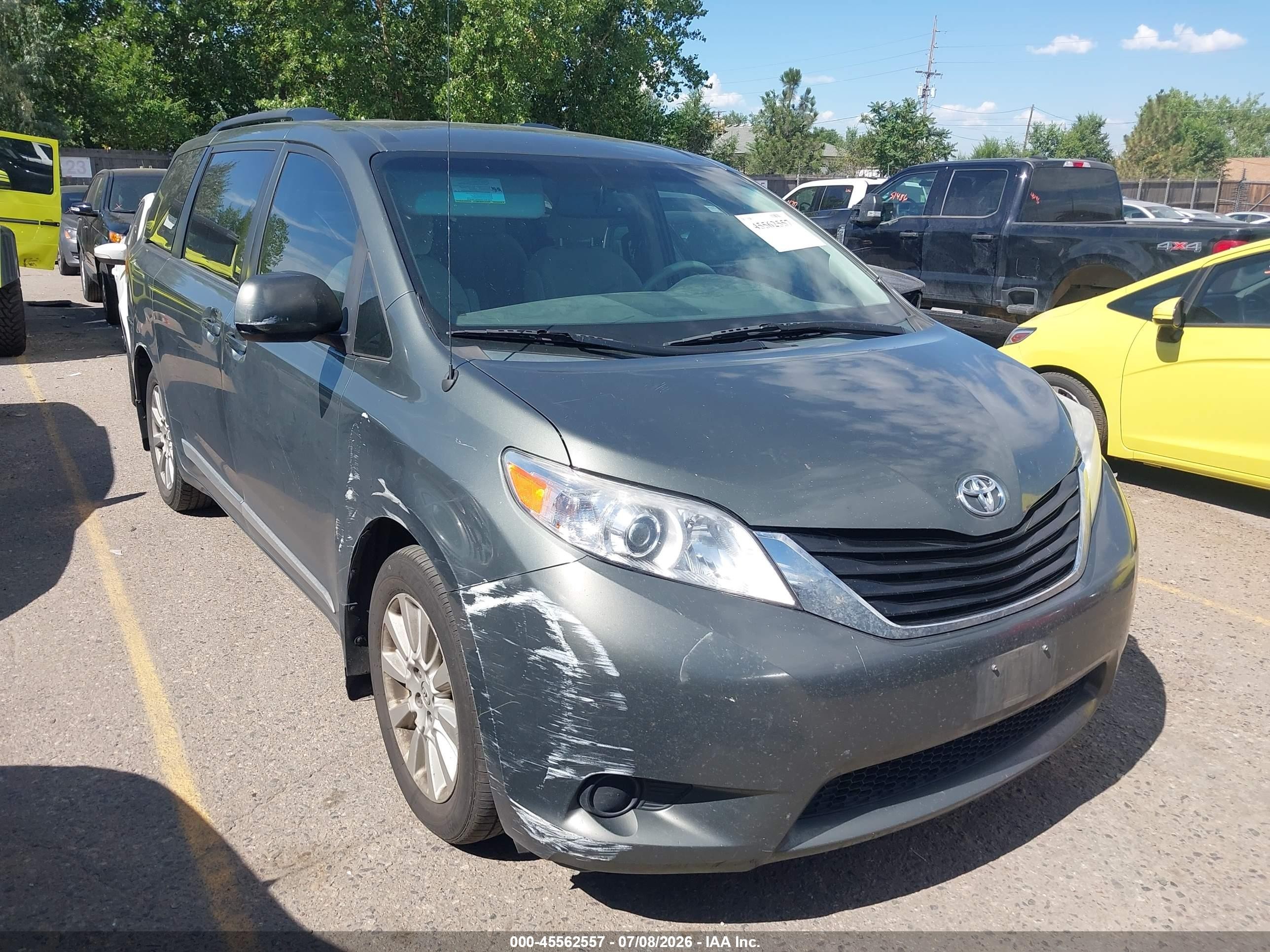 2013 Toyota Sienna Le 7 Passenger Gray vin: 5TDJK3DC2DS060045