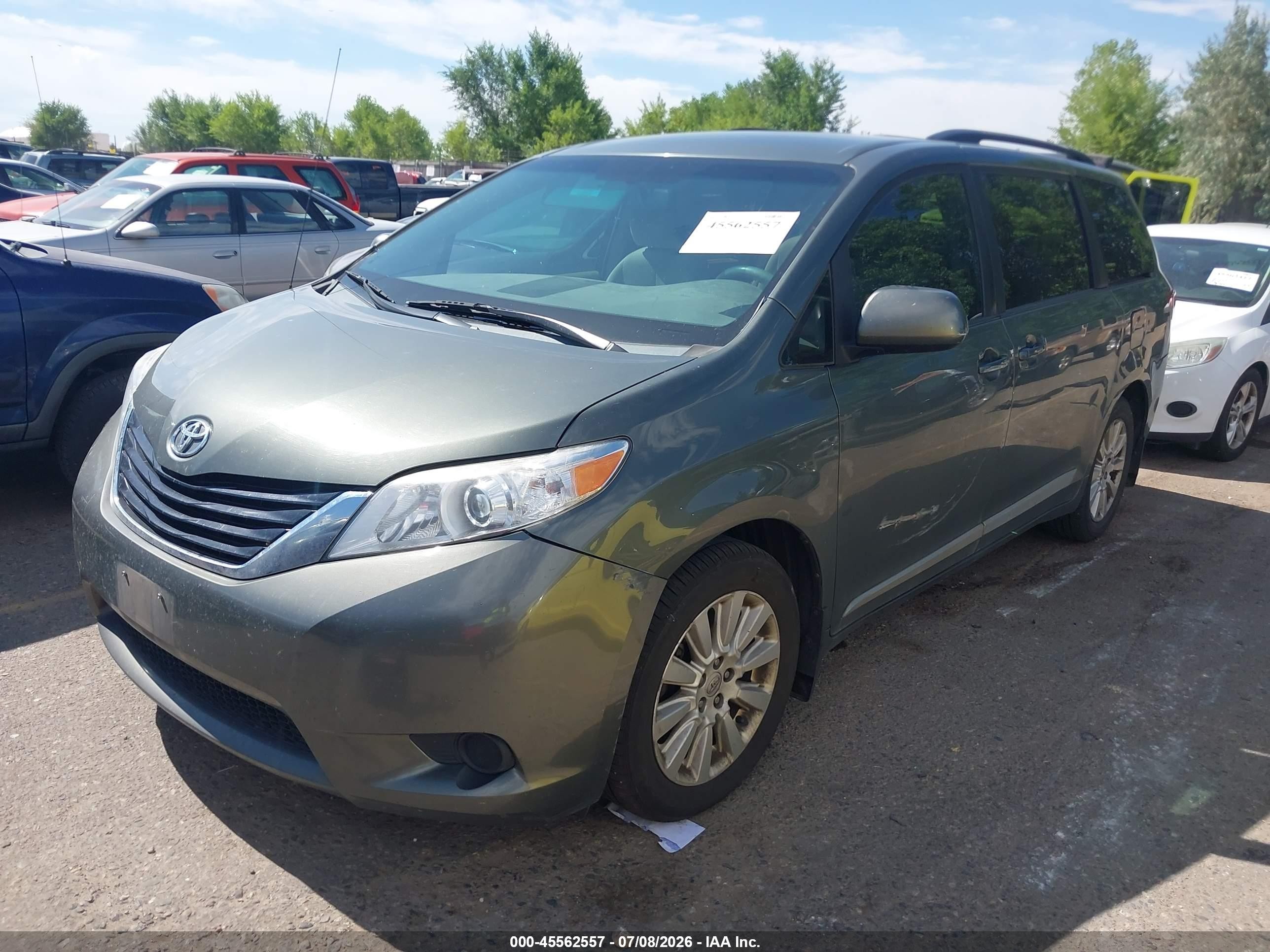 2013 Toyota Sienna Le 7 Passenger Gray vin: 5TDJK3DC2DS060045