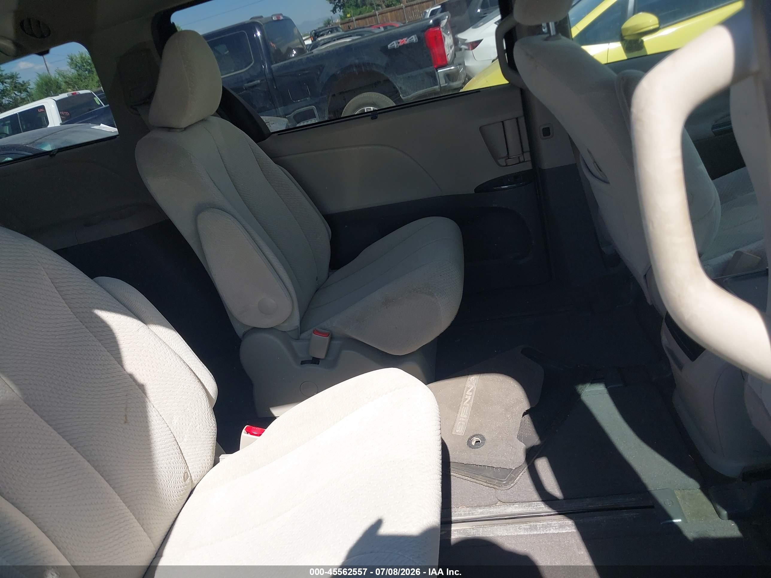 2013 Toyota Sienna Le 7 Passenger Gray vin: 5TDJK3DC2DS060045