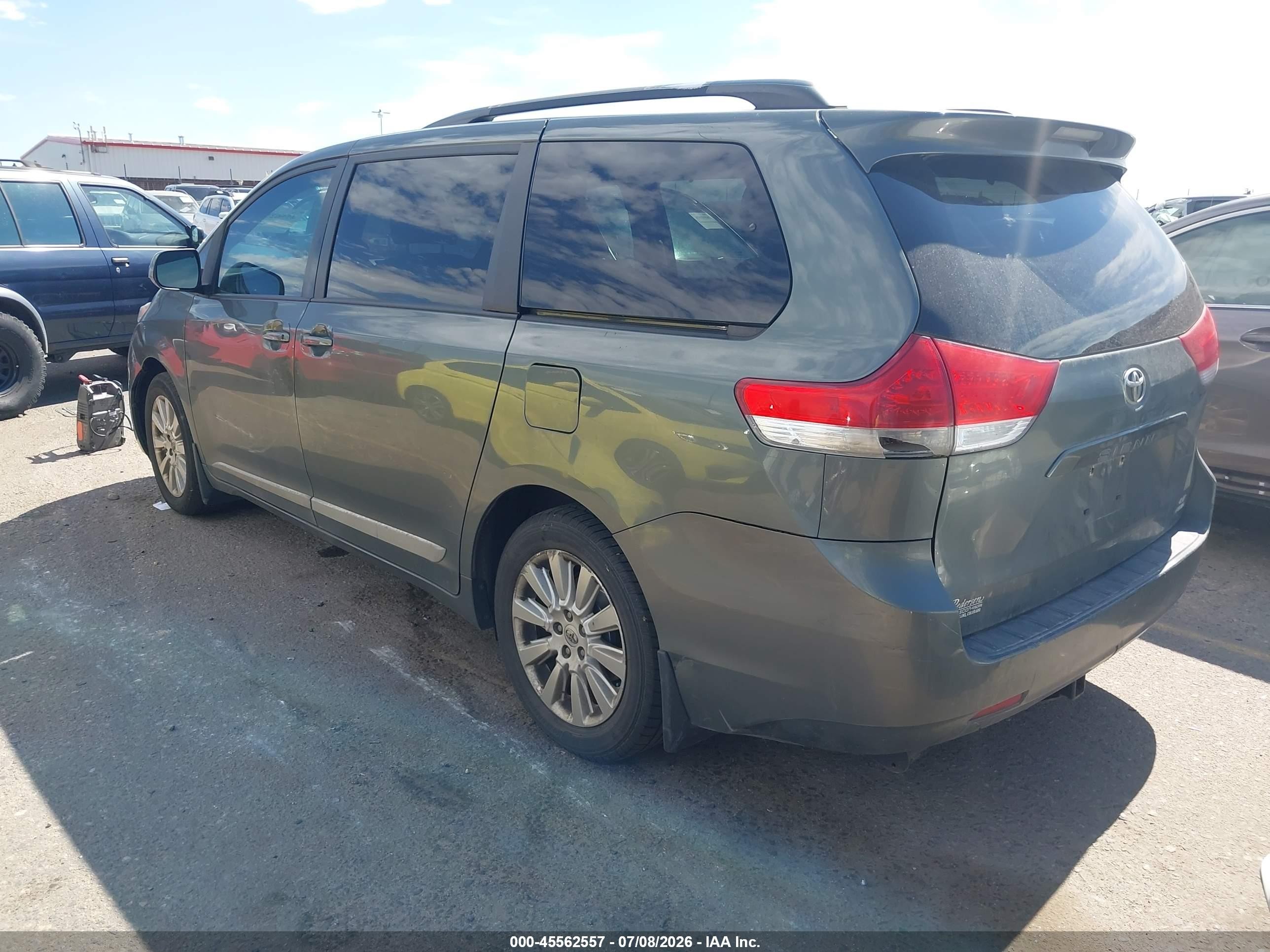 2013 Toyota Sienna Le 7 Passenger Gray vin: 5TDJK3DC2DS060045