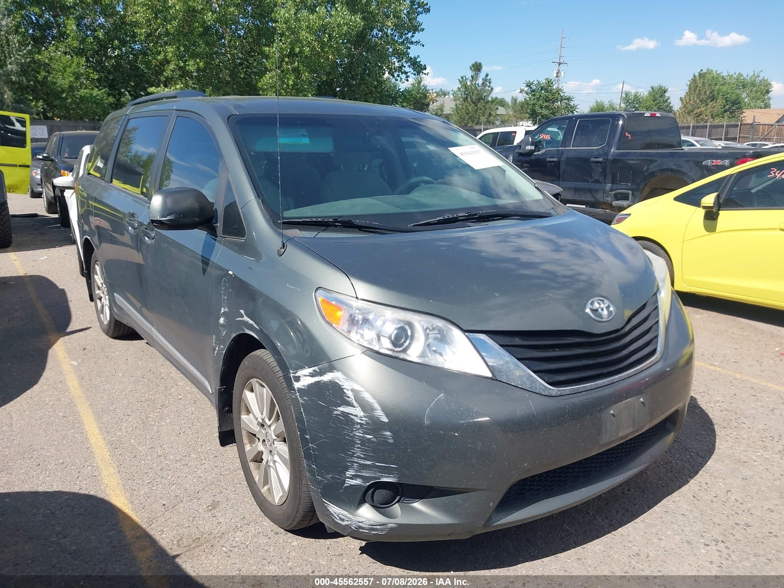2013 Toyota Sienna Le 7 Passenger Gray vin: 5TDJK3DC2DS060045