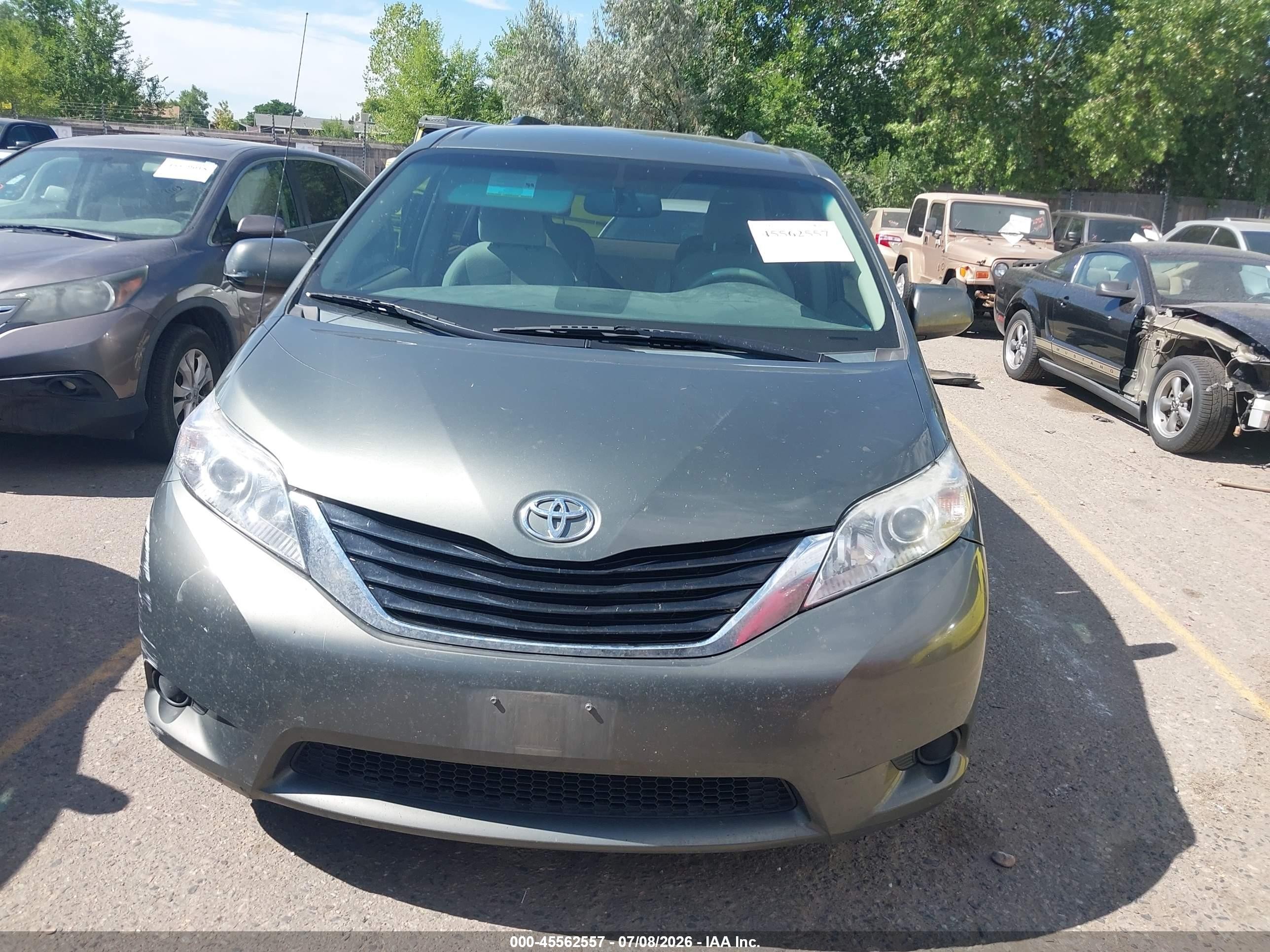2013 Toyota Sienna Le 7 Passenger Gray vin: 5TDJK3DC2DS060045