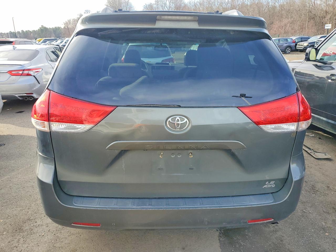 2013 Toyota Sienna Le 7-passenger Green vin: 5TDJK3DC2DS060224