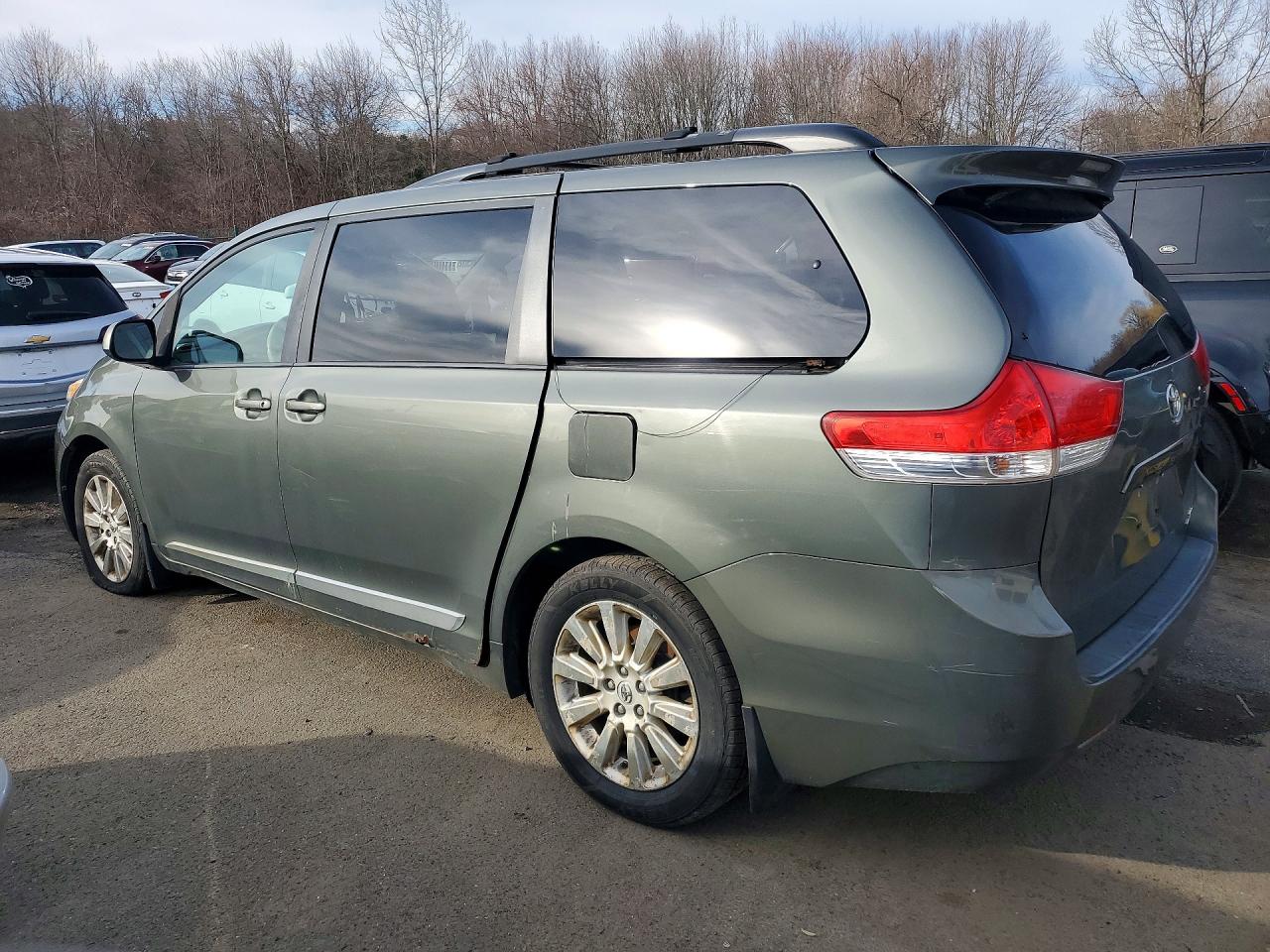 2013 Toyota Sienna Le 7-passenger Green vin: 5TDJK3DC2DS060224