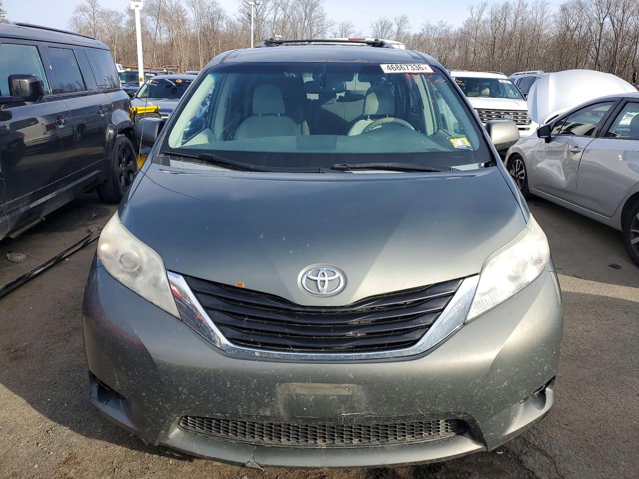 2013 Toyota Sienna Le 7-passenger Green vin: 5TDJK3DC2DS060224