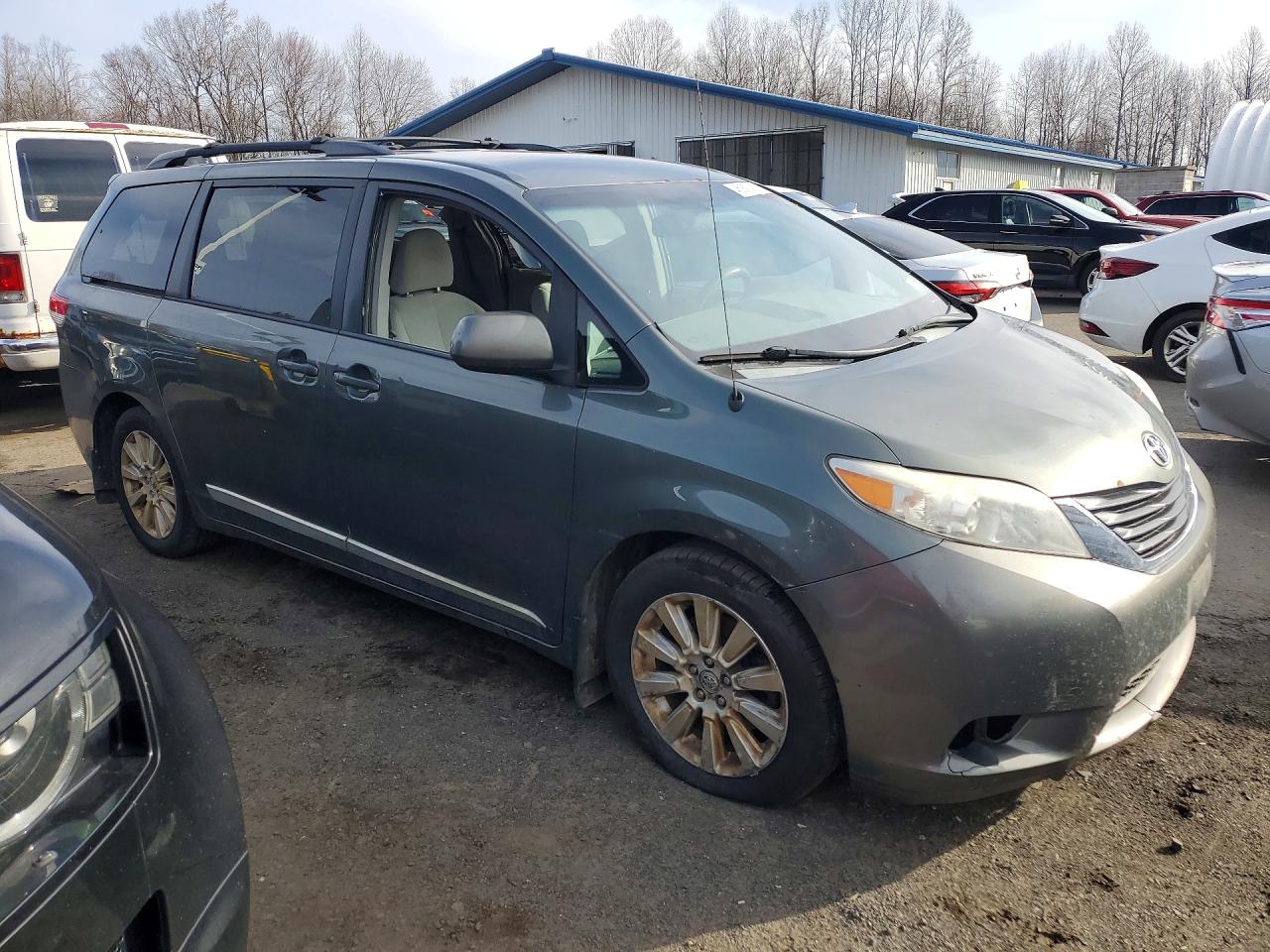 2013 Toyota Sienna Le 7-passenger Green vin: 5TDJK3DC2DS060224