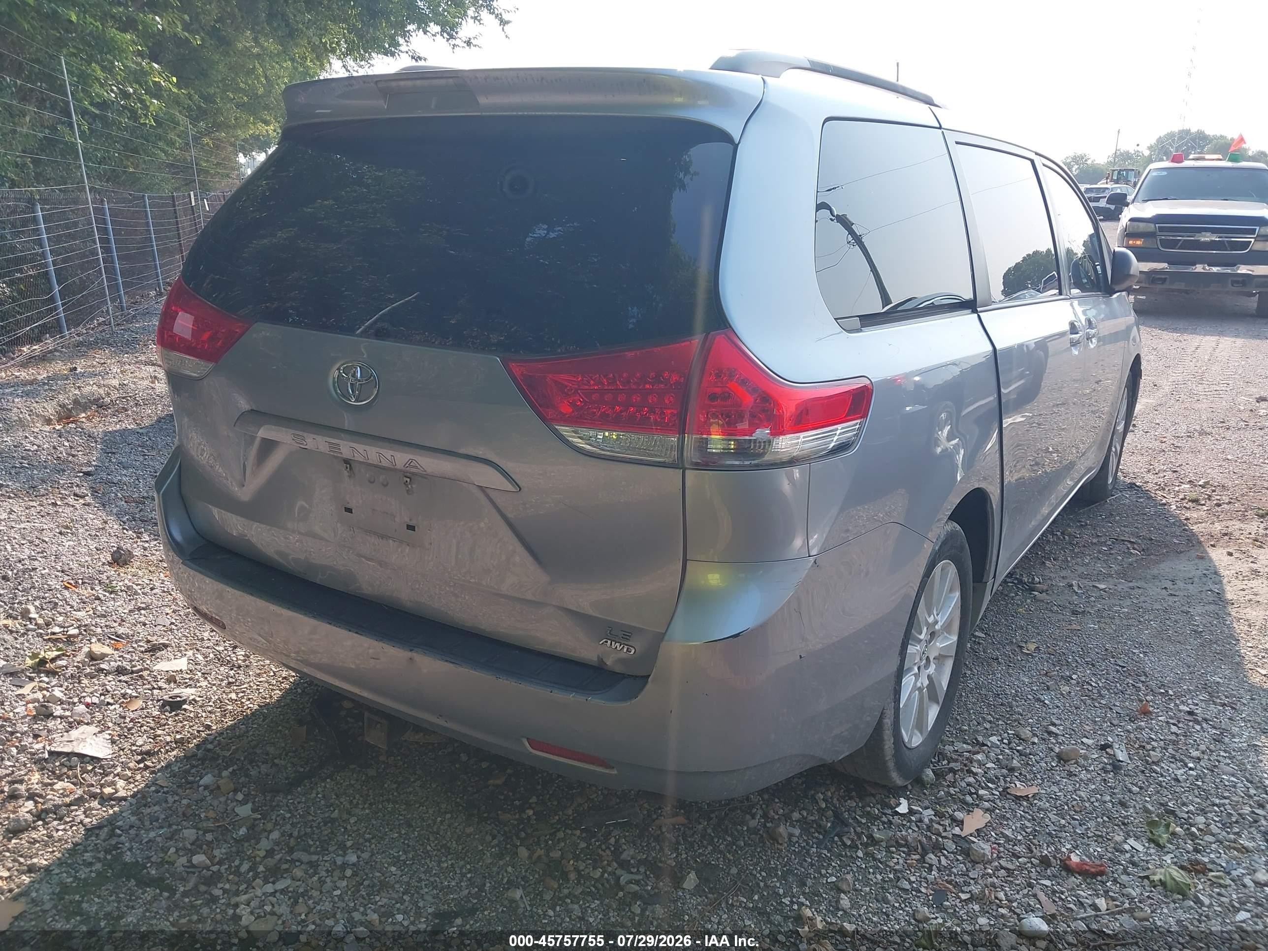 2014 Toyota Sienna Le 7 Passenger Silver vin: 5TDJK3DC2ES089031