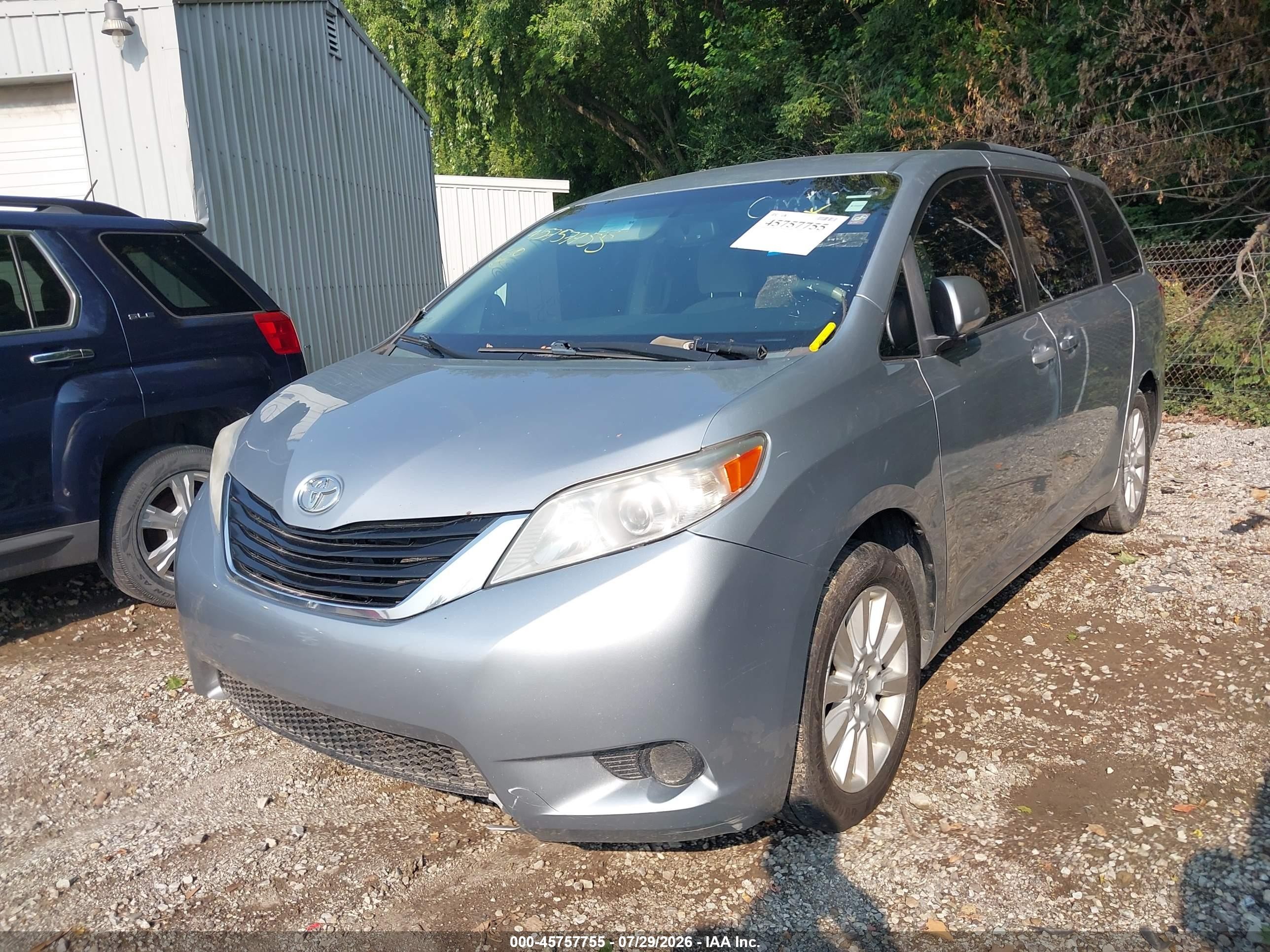 2014 Toyota Sienna Le 7 Passenger Silver vin: 5TDJK3DC2ES089031