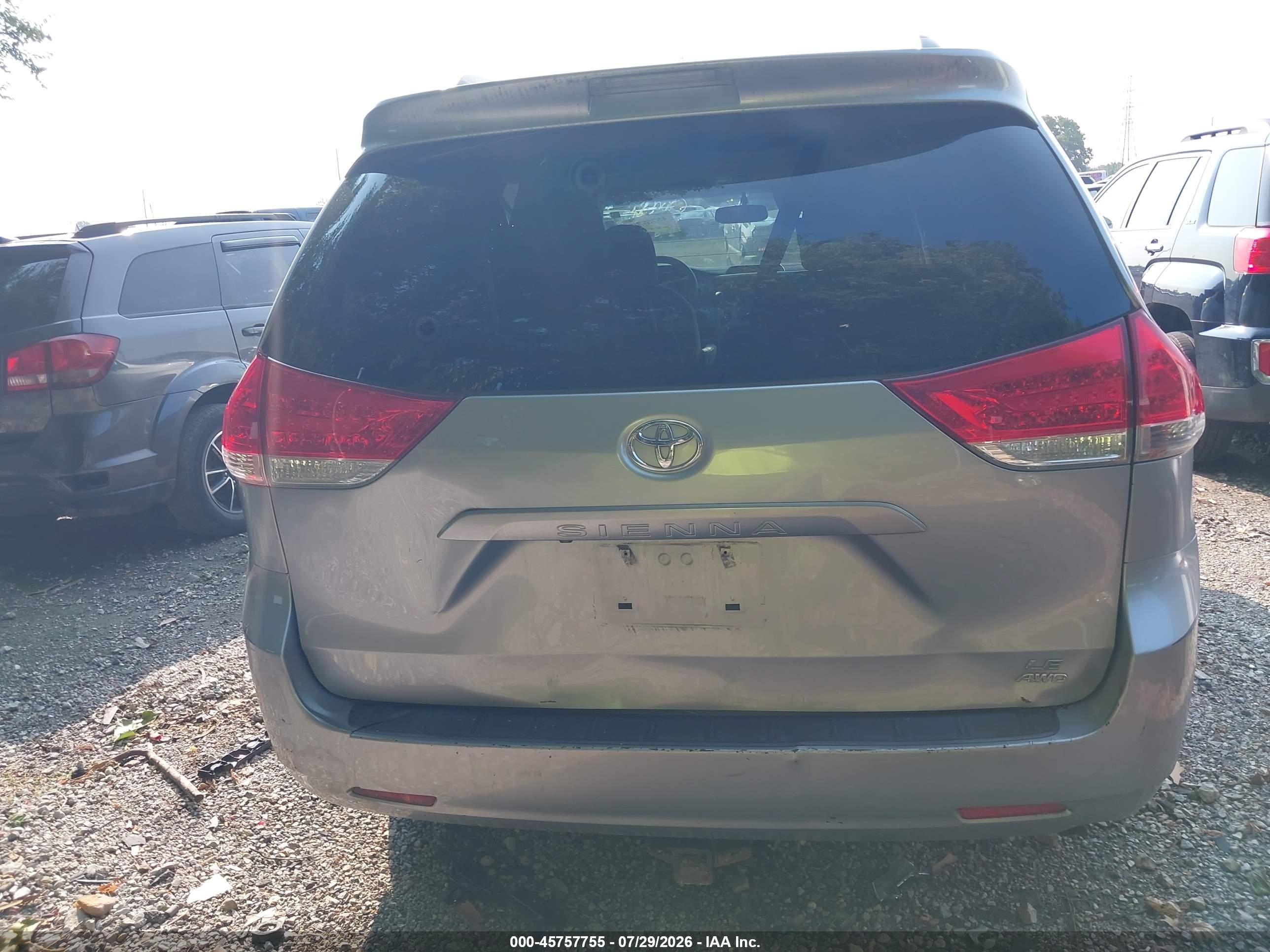 2014 Toyota Sienna Le 7 Passenger Silver vin: 5TDJK3DC2ES089031