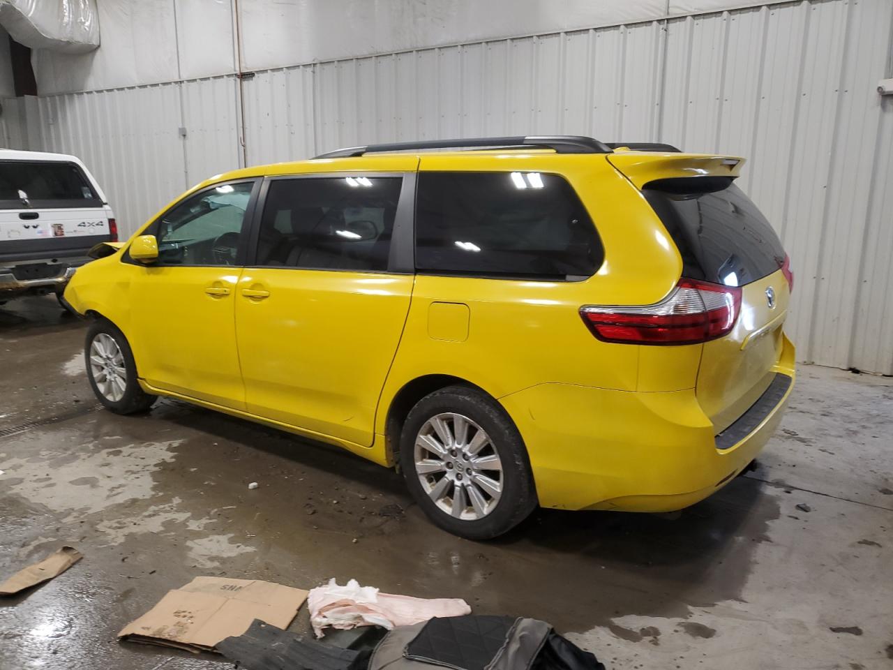 2015 Toyota Sienna Le Желтый vin: 5TDJK3DC2FS097860