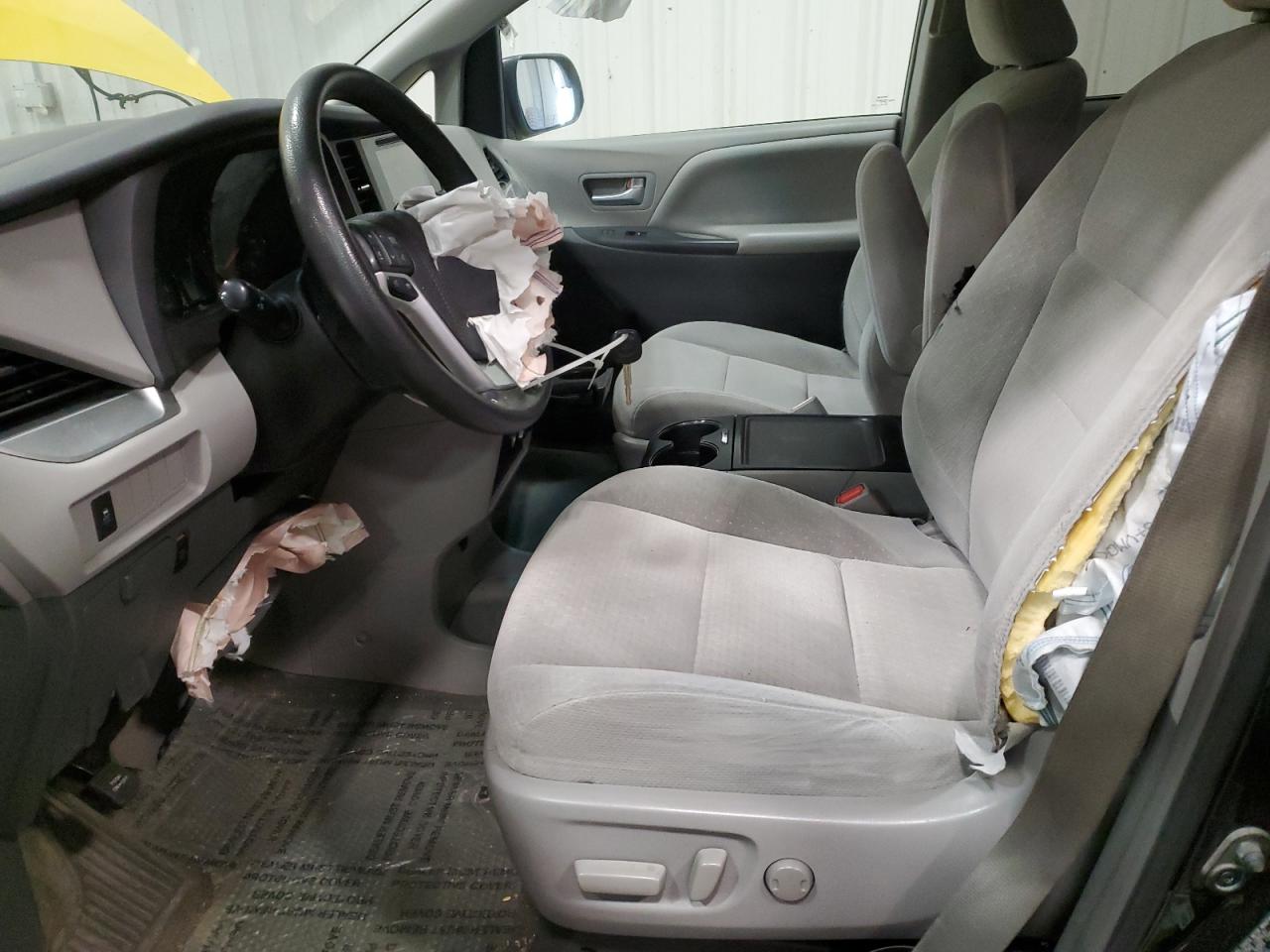 2015 Toyota Sienna Le Желтый vin: 5TDJK3DC2FS097860